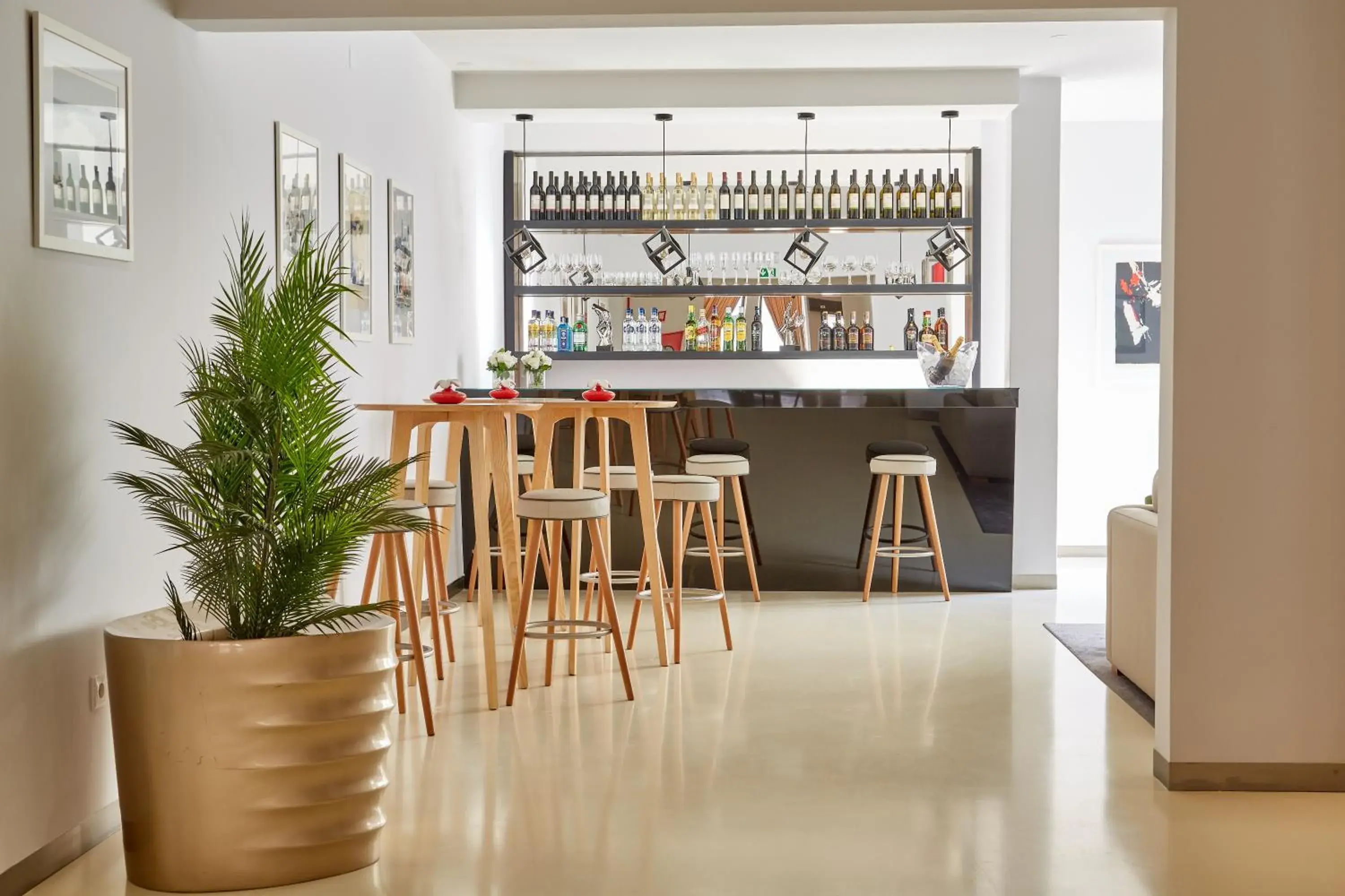 Lounge or bar in Porto Domus Hotel
