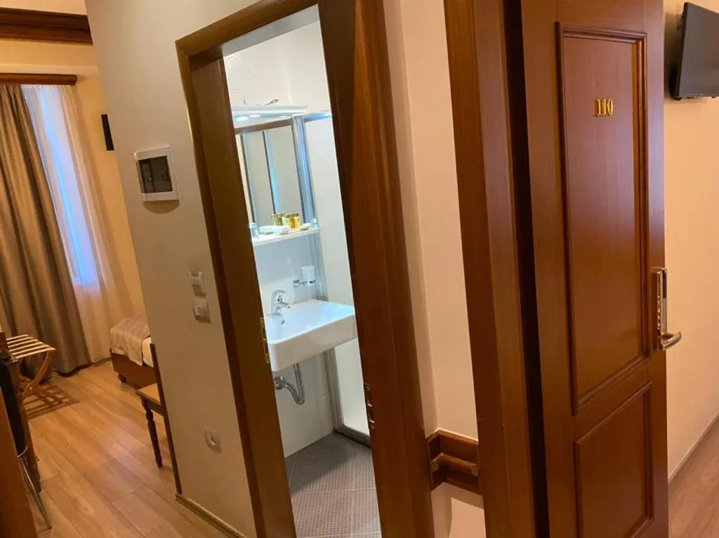 Bathroom in Hotel Argjiro