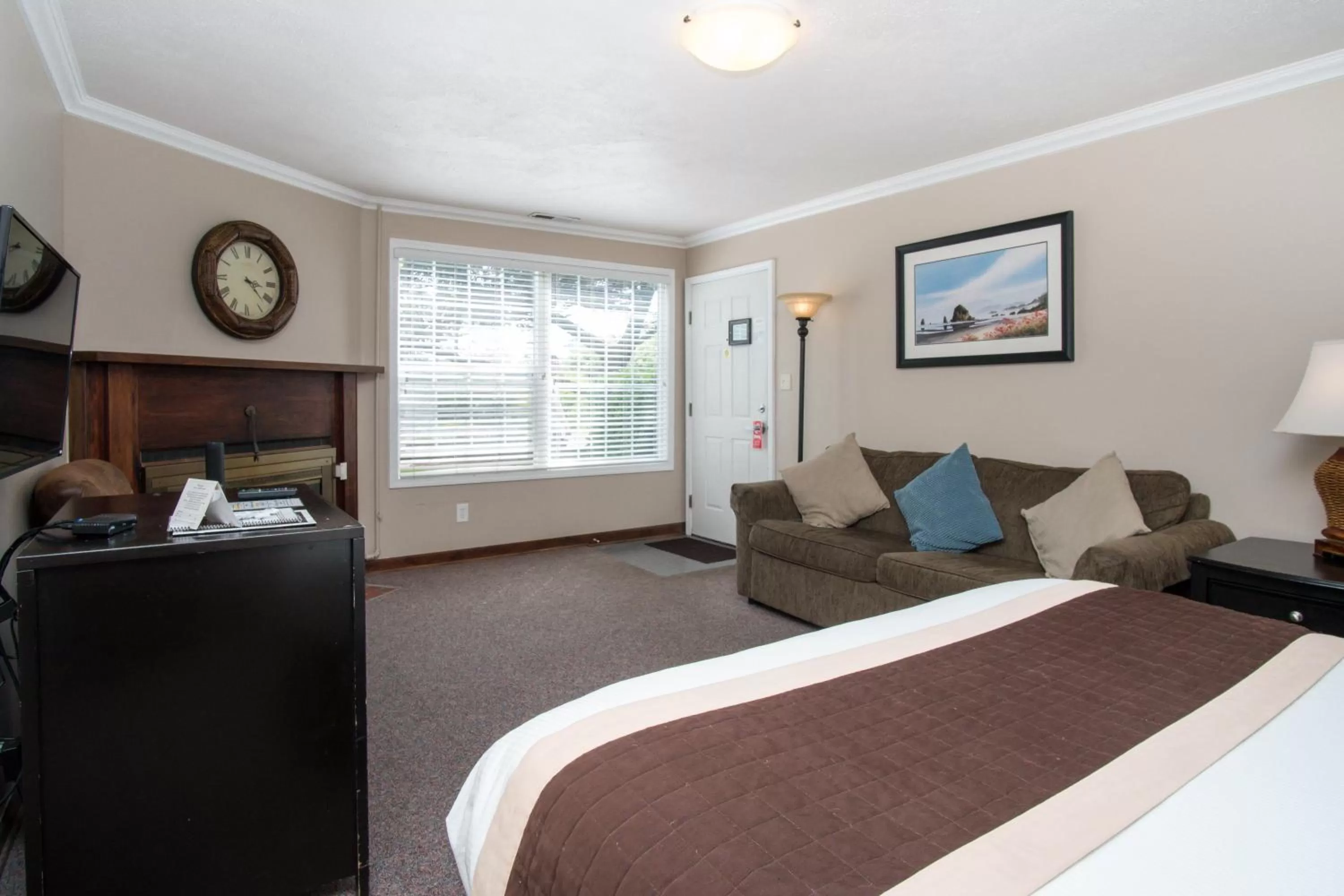 Bed in Ecola Creek Lodge