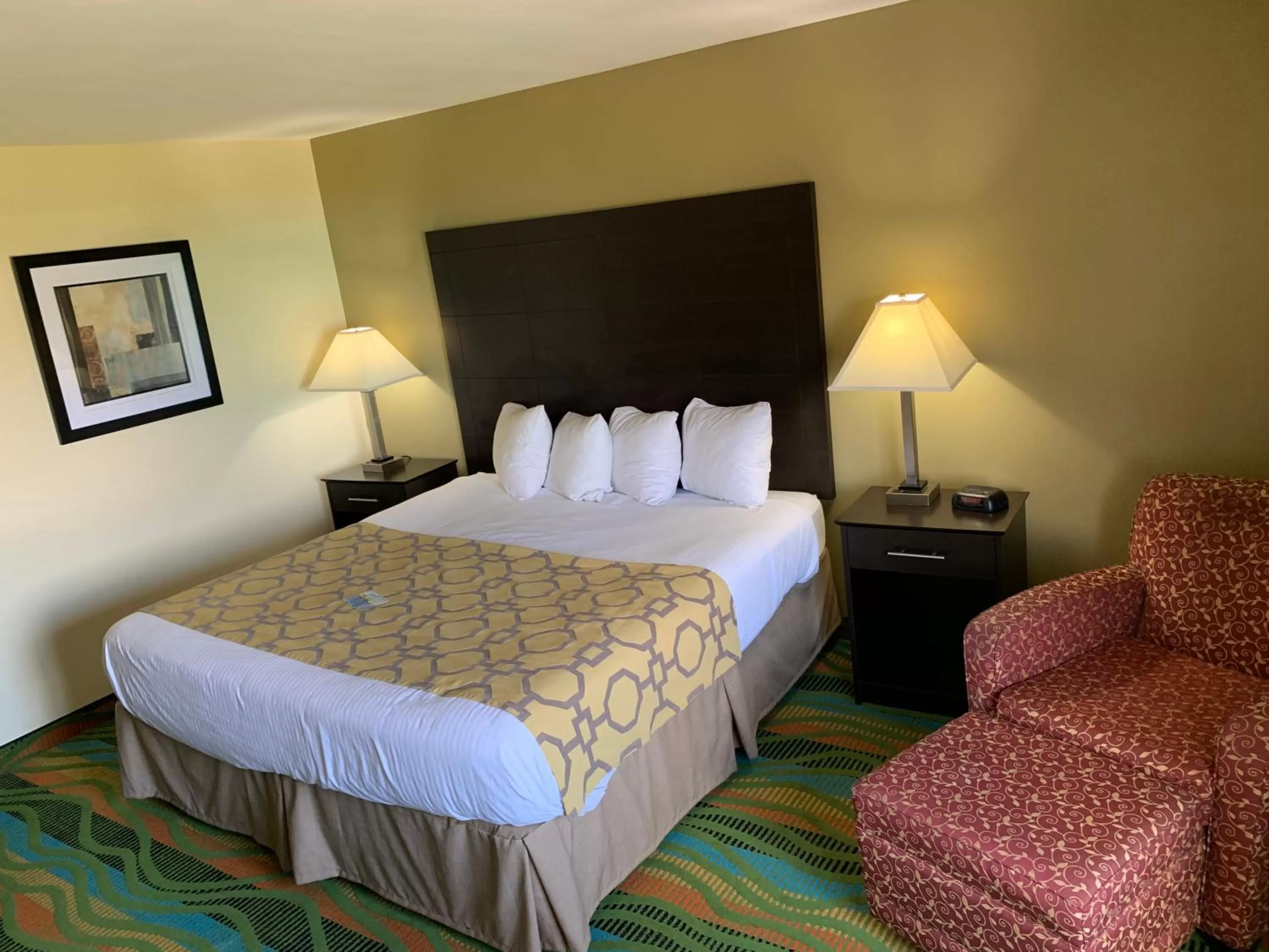 Bedroom, Bed in Baymont by Wyndham Evansville North/Haubstadt