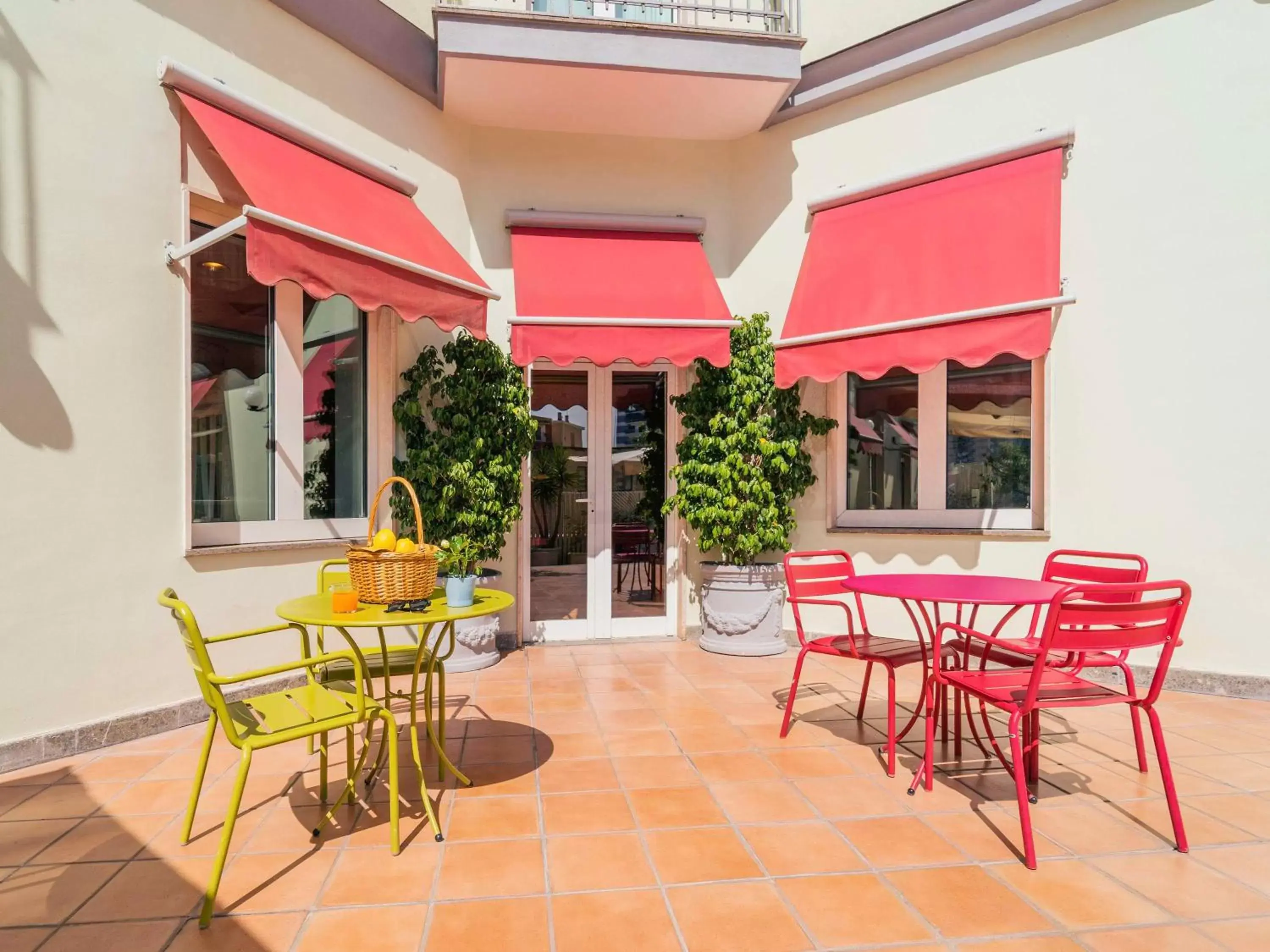 Lounge or bar in Ibis Styles Napoli Garibaldi