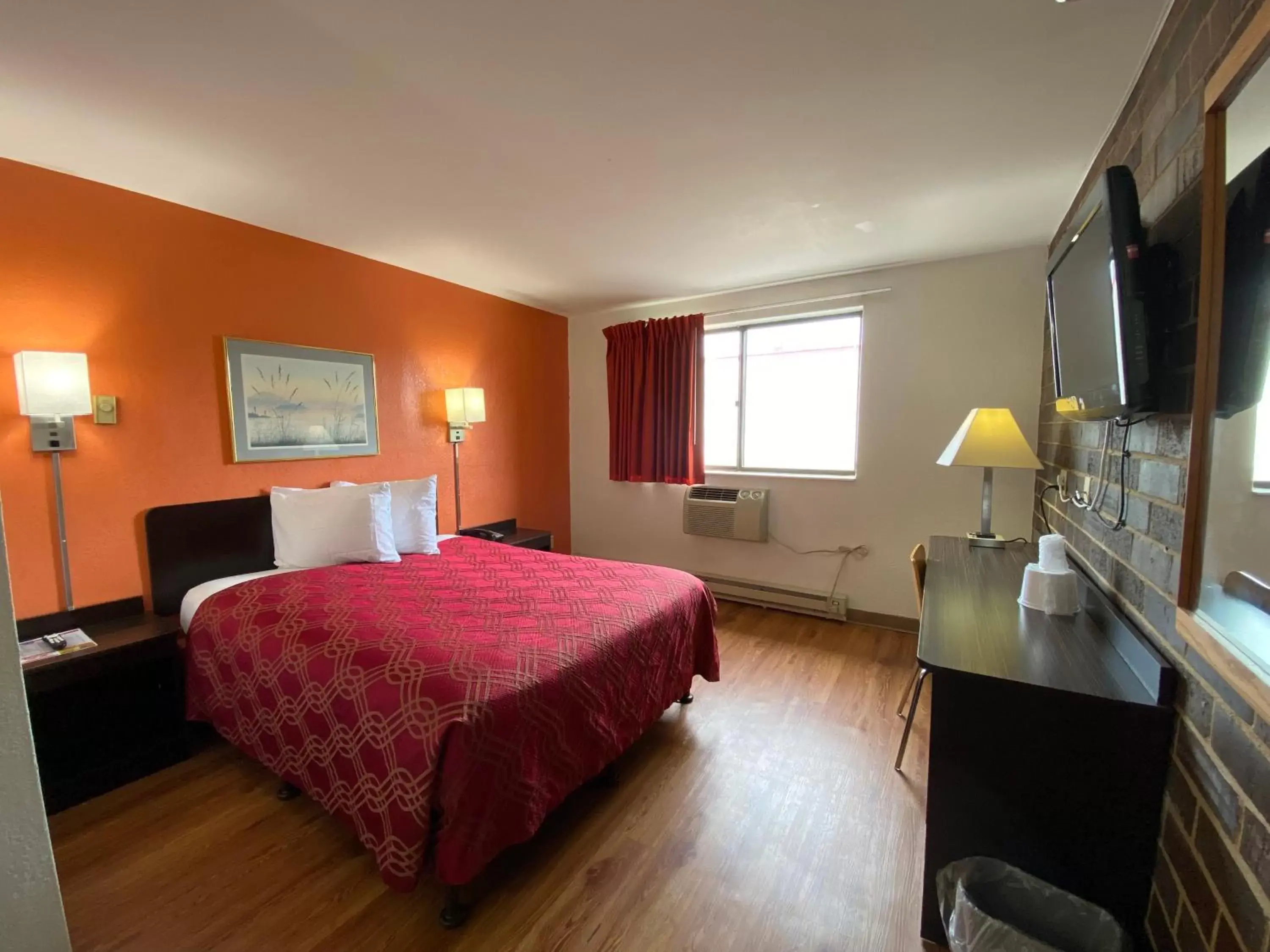 Photo of the whole room, Bed in Reliance Inn Photo of the whole room, Bed in Reliance Inn