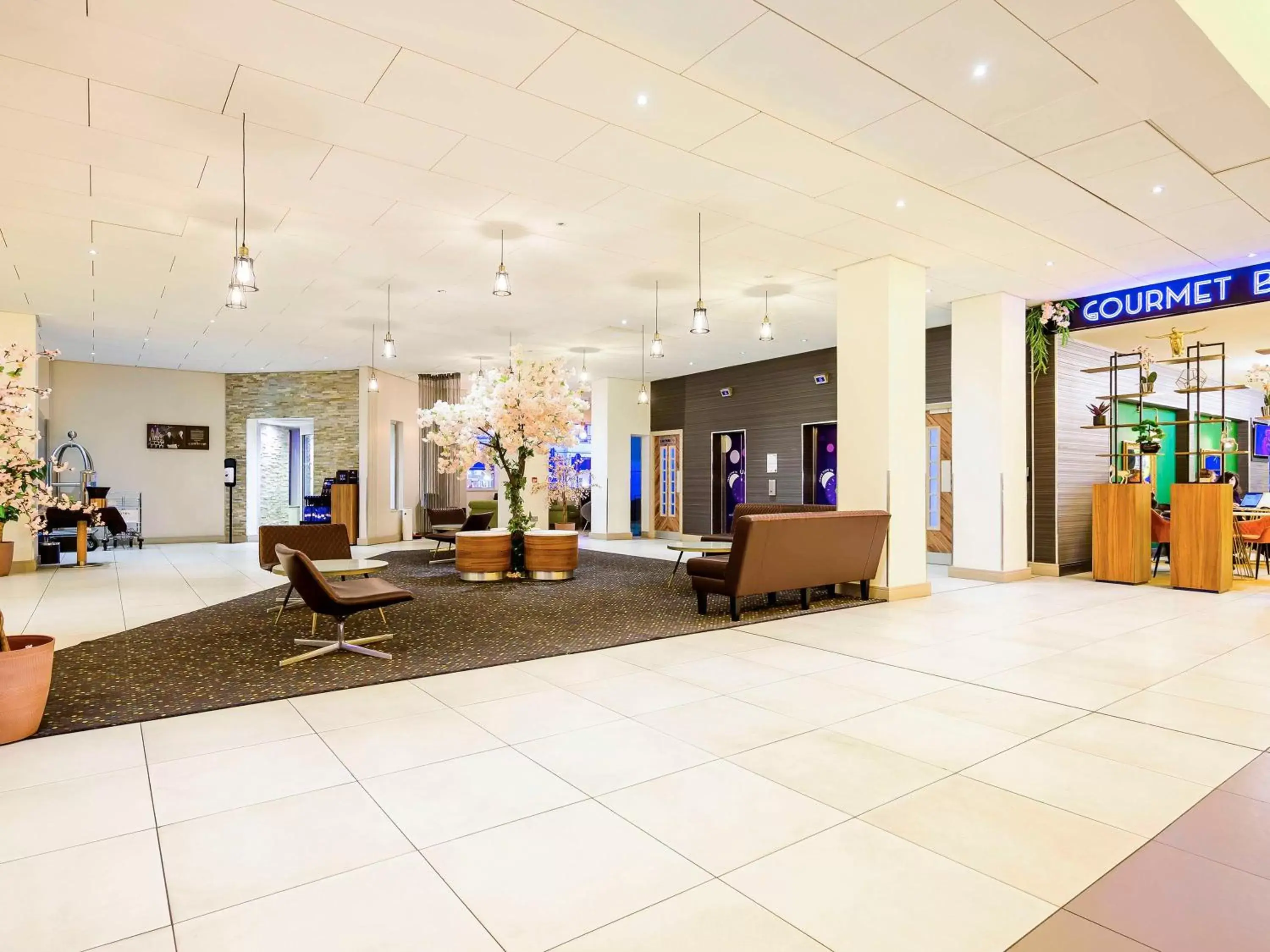 Property building, Lobby/Reception in Novotel Birmingham Centre