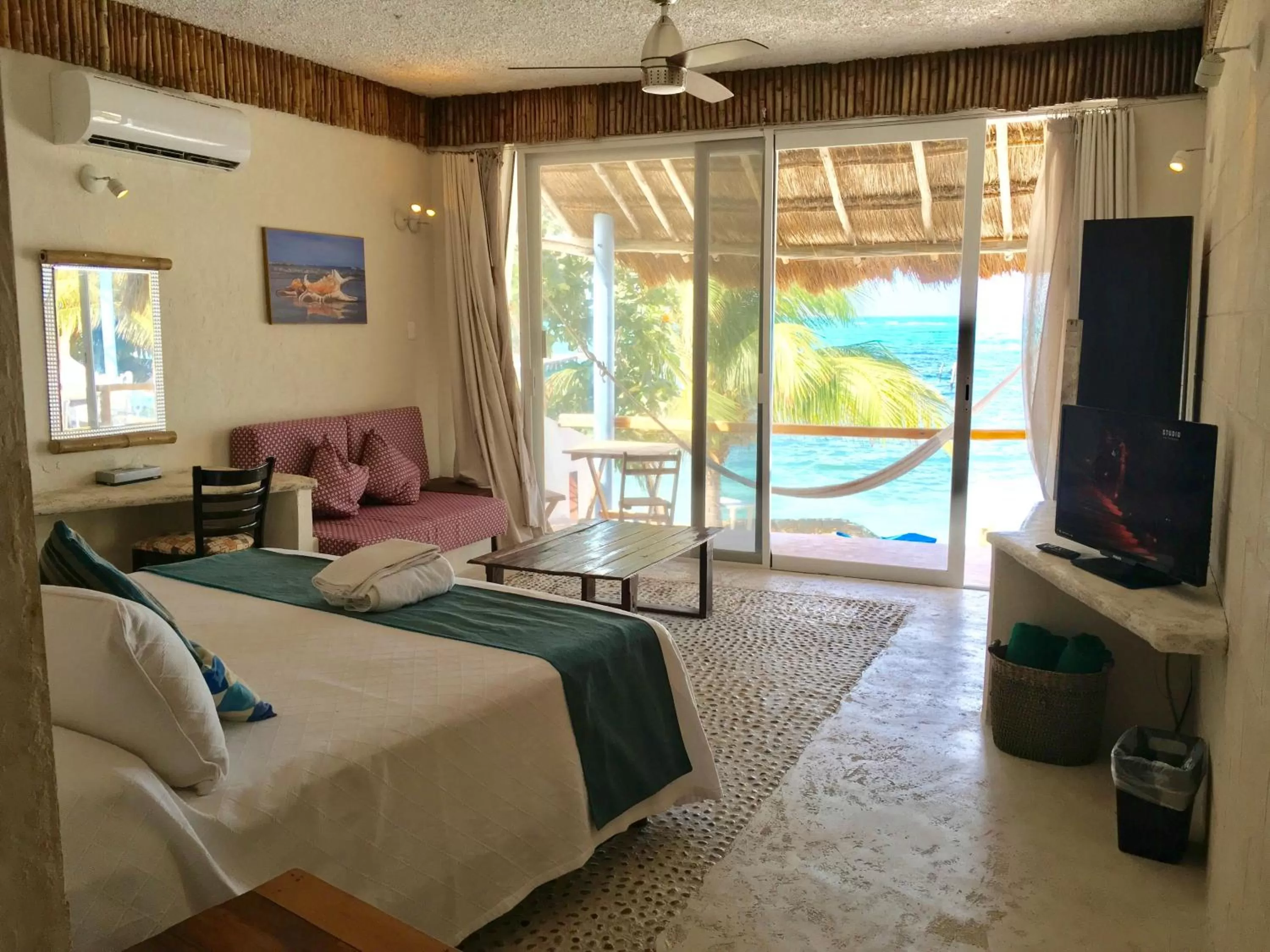 Bedroom, Bed in Maria's Kan Kin