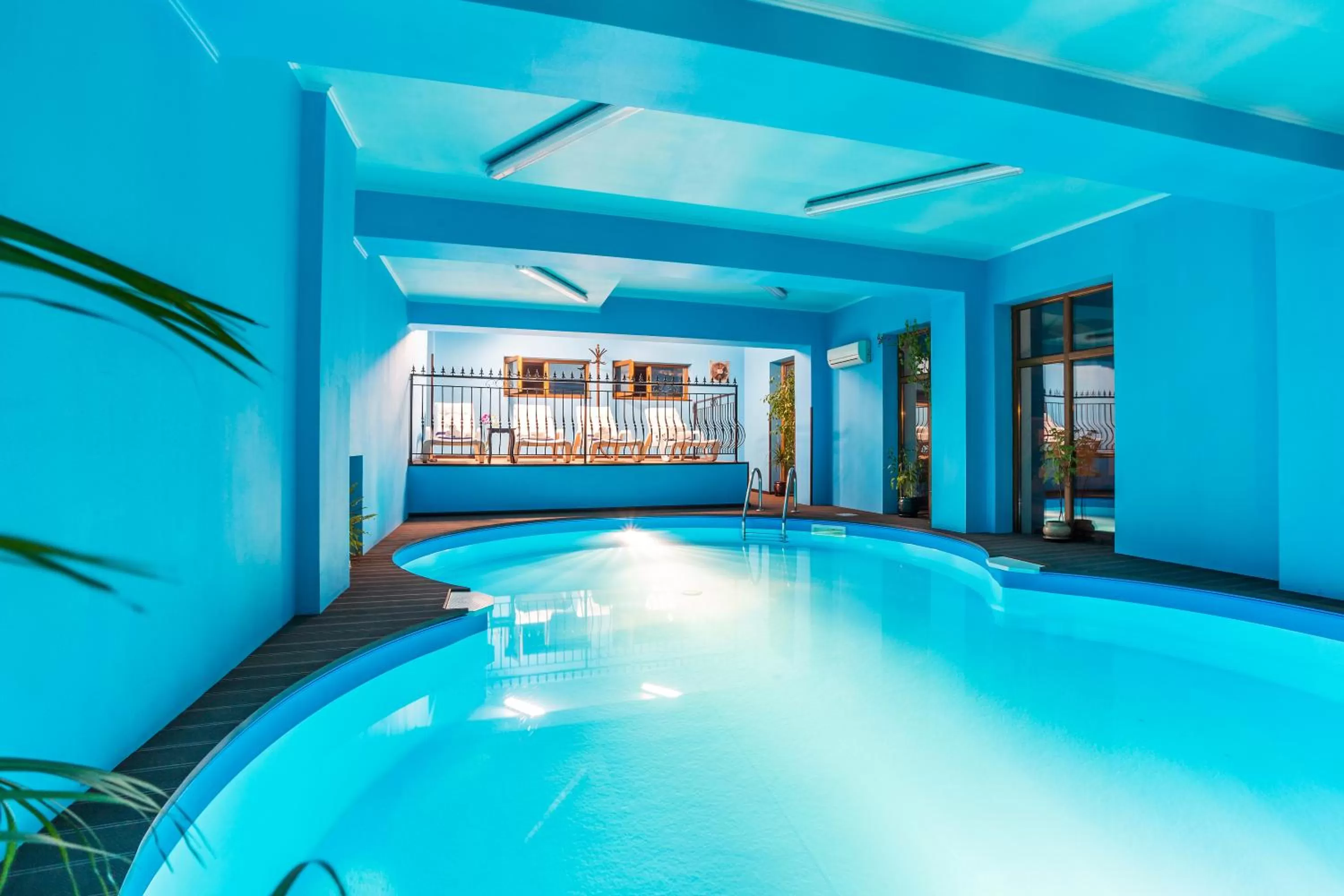 Swimming pool in Chateau Montagne Hotel Troyan