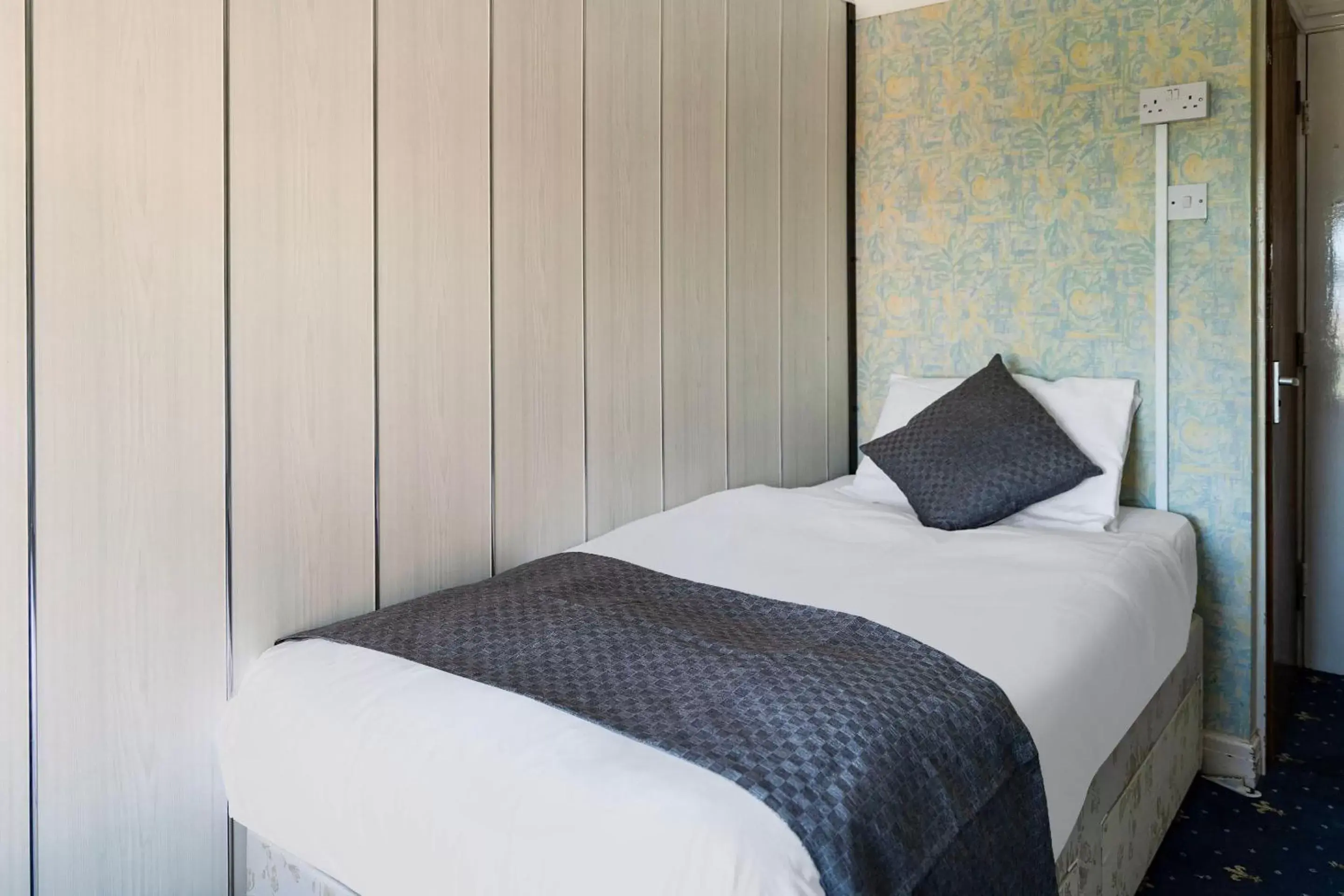Bedroom, Bed in OYO Harlands Hotel