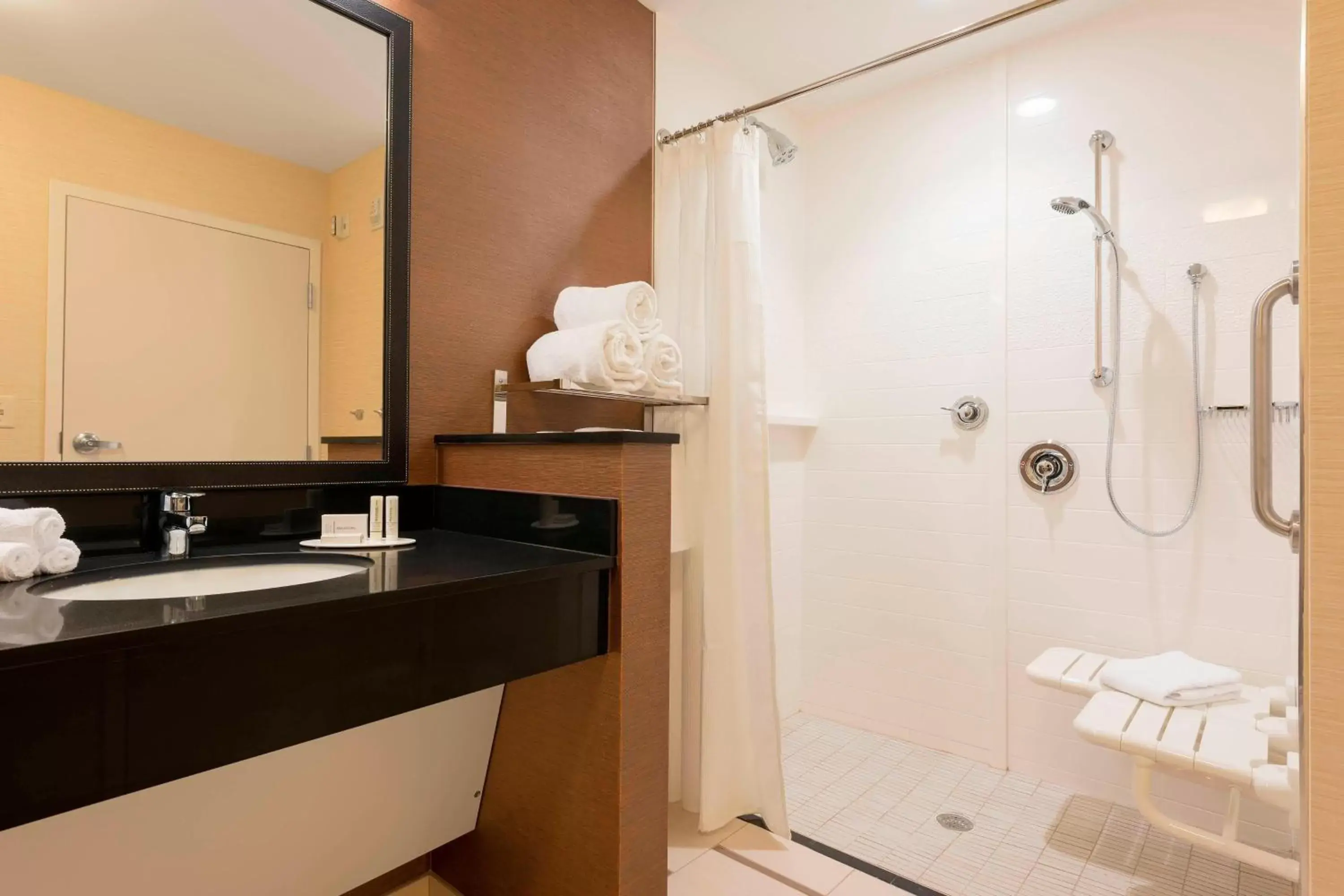 Bathroom in Fairfield Inn & Suites by Marriott Orlando Kissimmee/Celebration