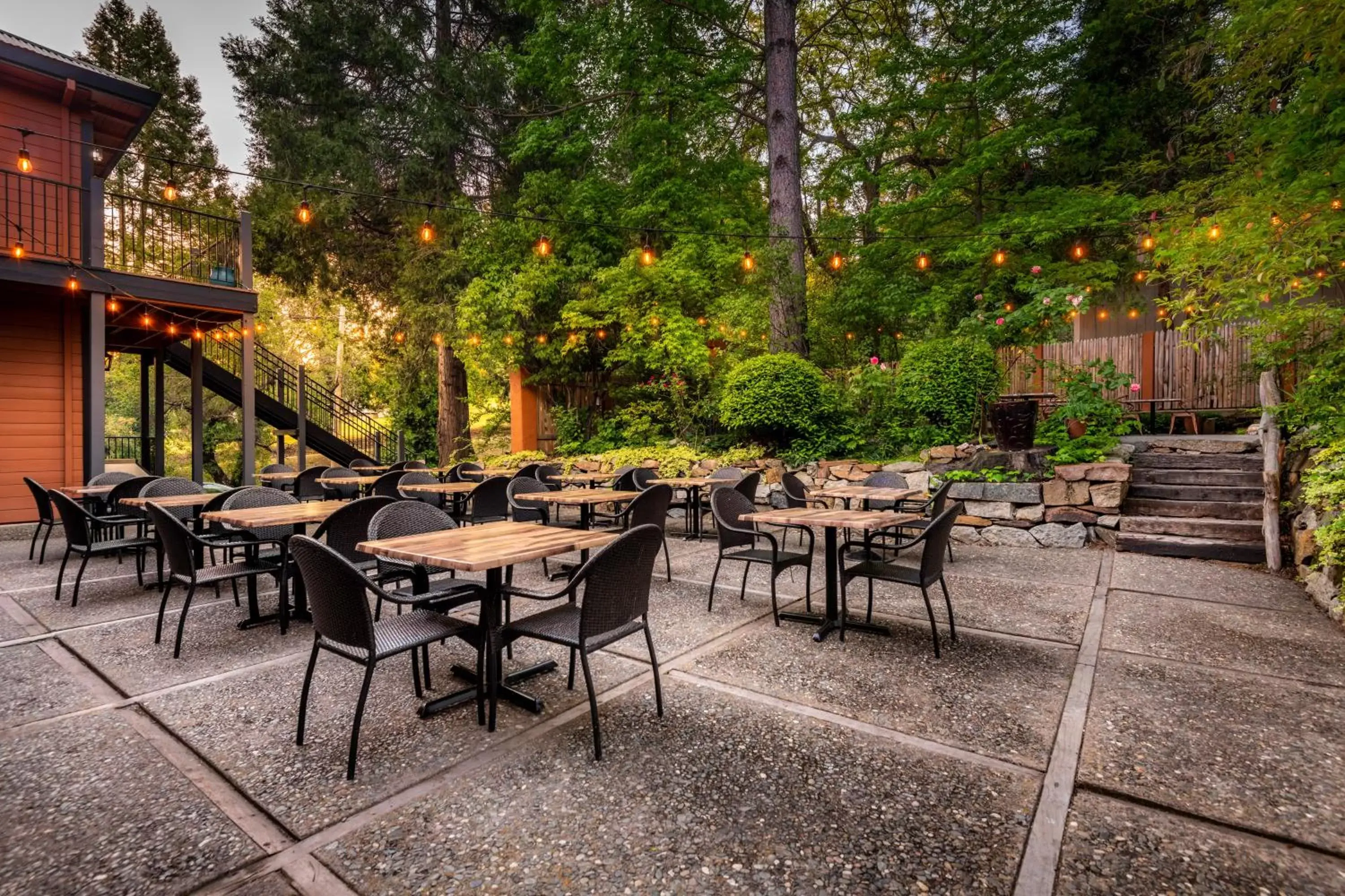 Patio, Restaurant/Places to Eat in The Groveland Hotel