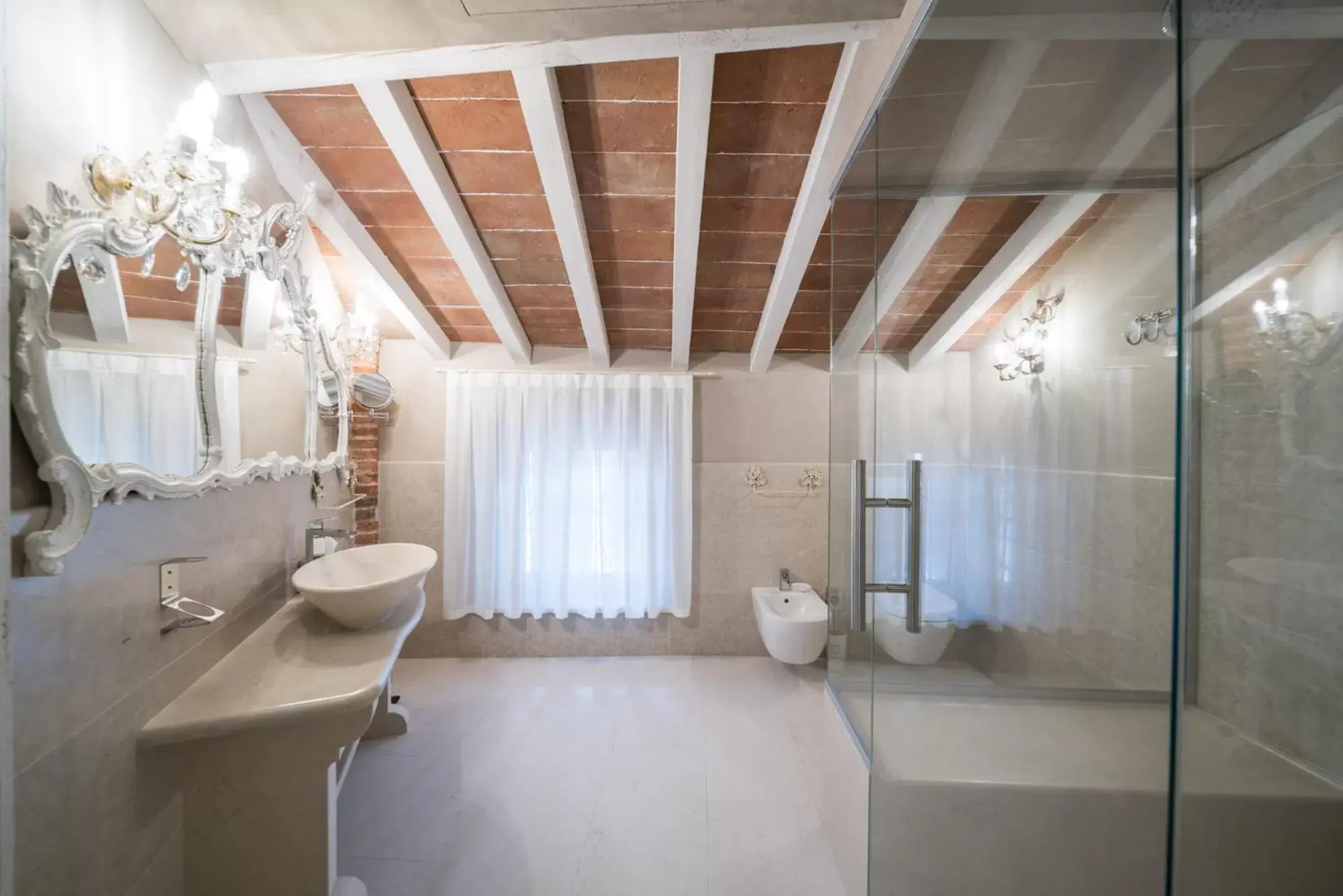 Bathroom in Regia Rosetta - Royal Rooms Borghetto