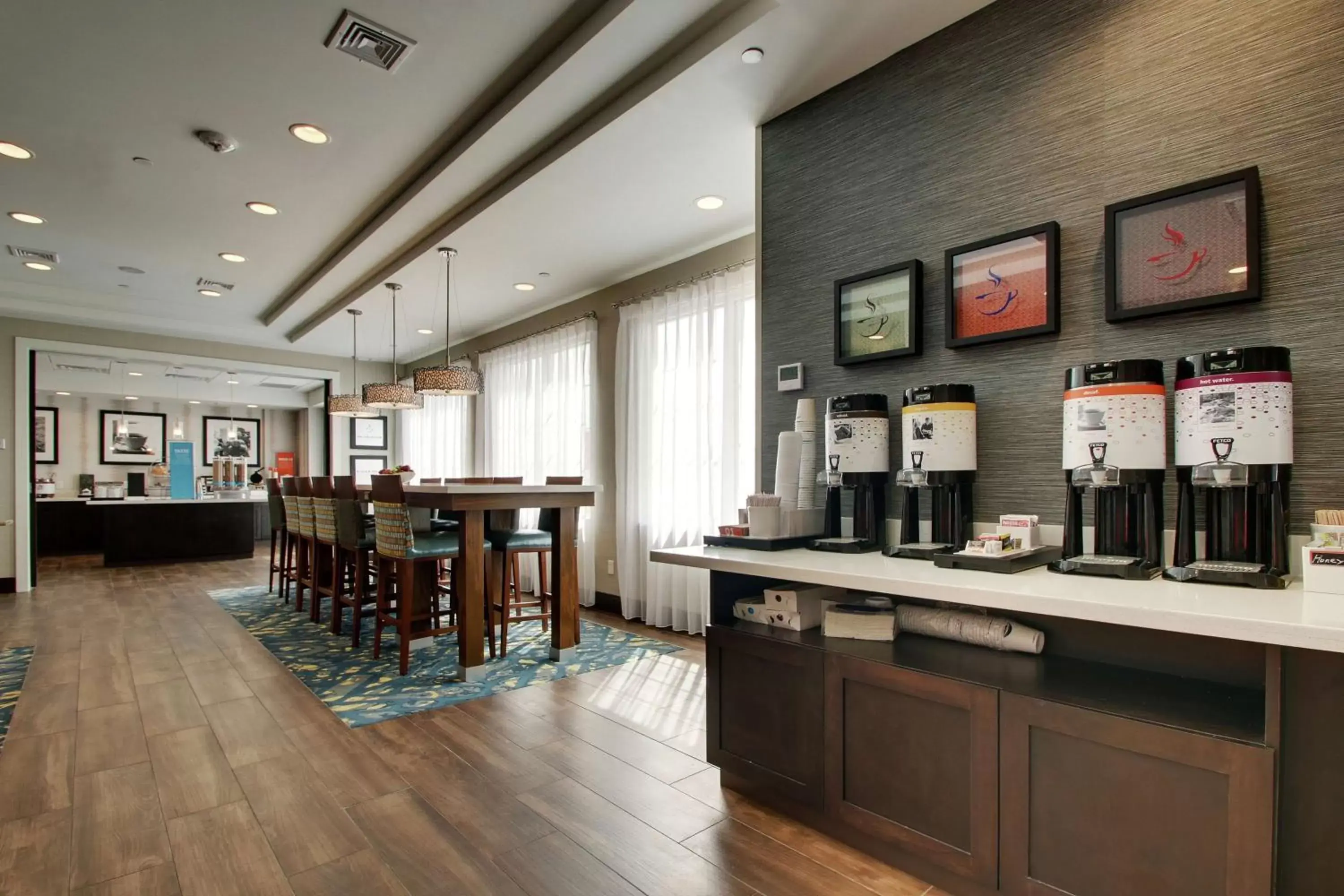 Dining area in Hampton Inn-Pawtucket, RI