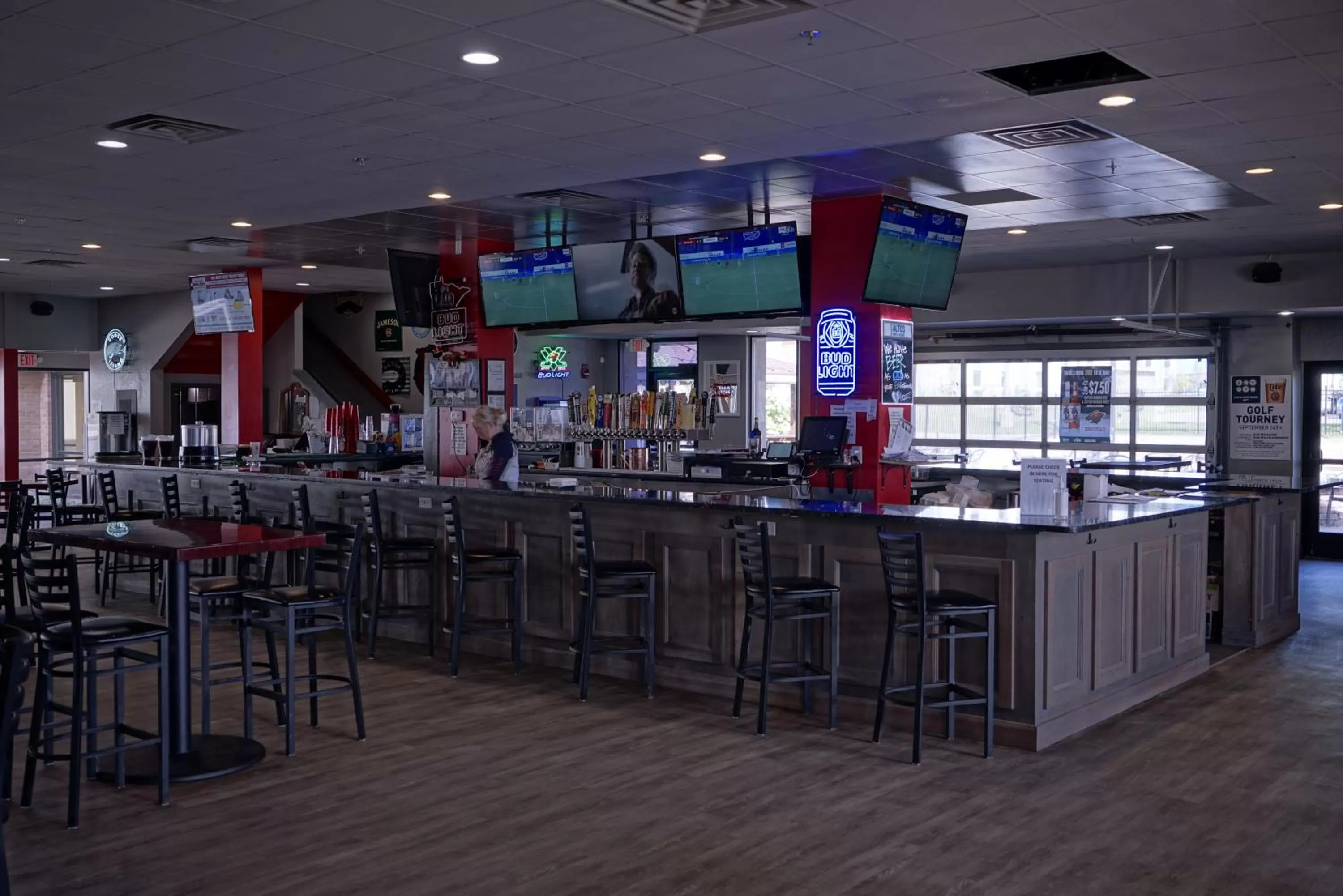 Restaurant/places to eat in Baymont by Wyndham Shakopee