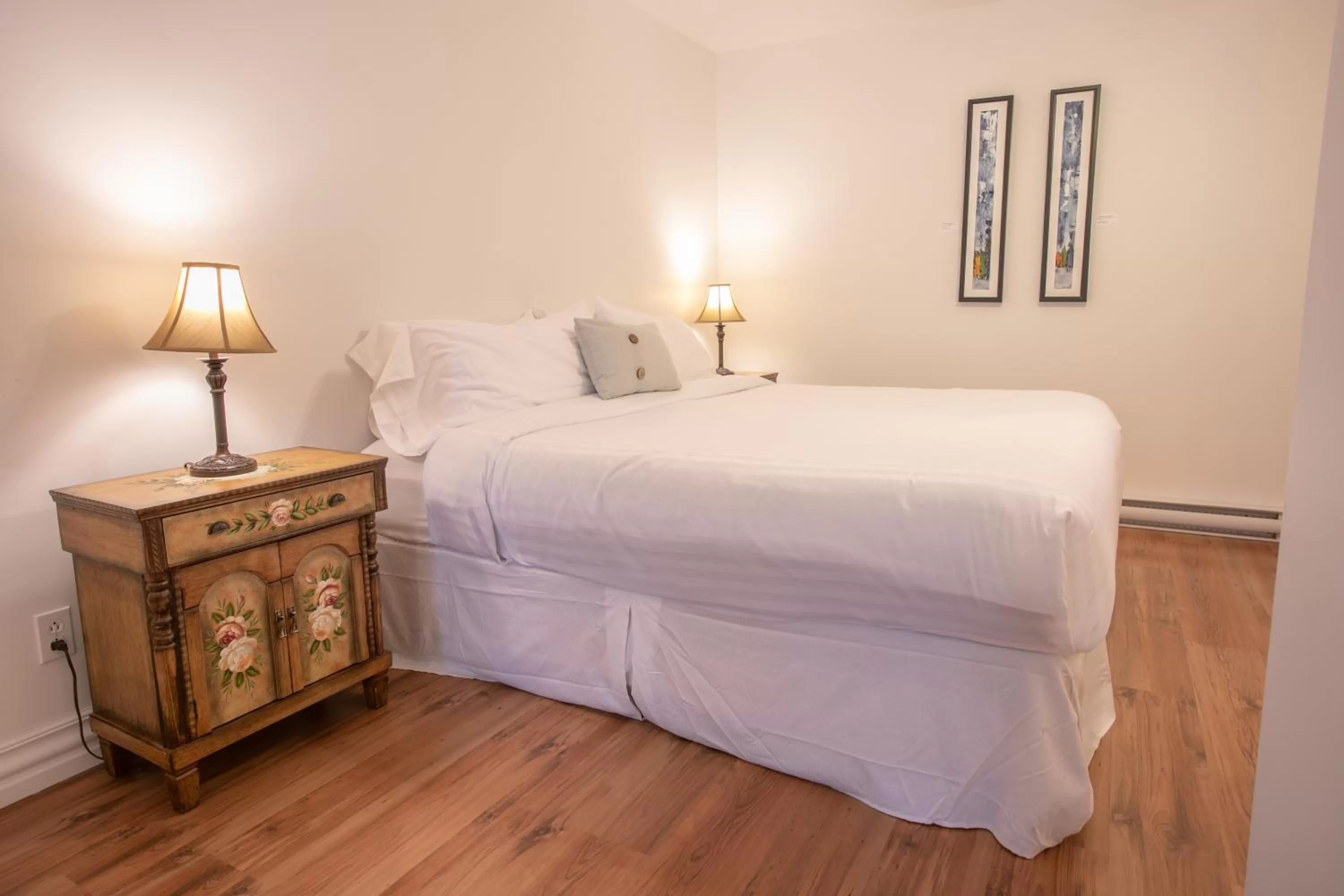 Bedroom, Bed in Auberge Seigneurie des Monts