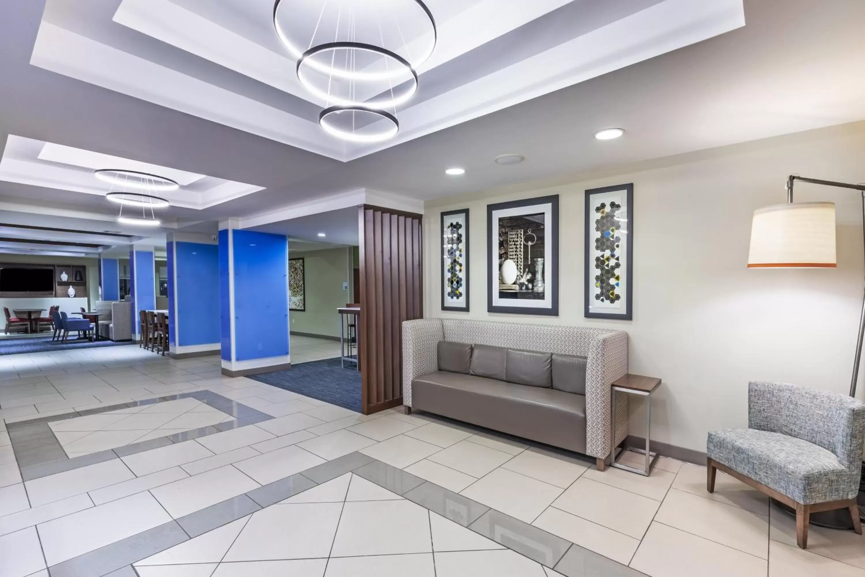 Property building, Lobby/Reception in Holiday Inn Express and Suites Pryor, an IHG Hotel