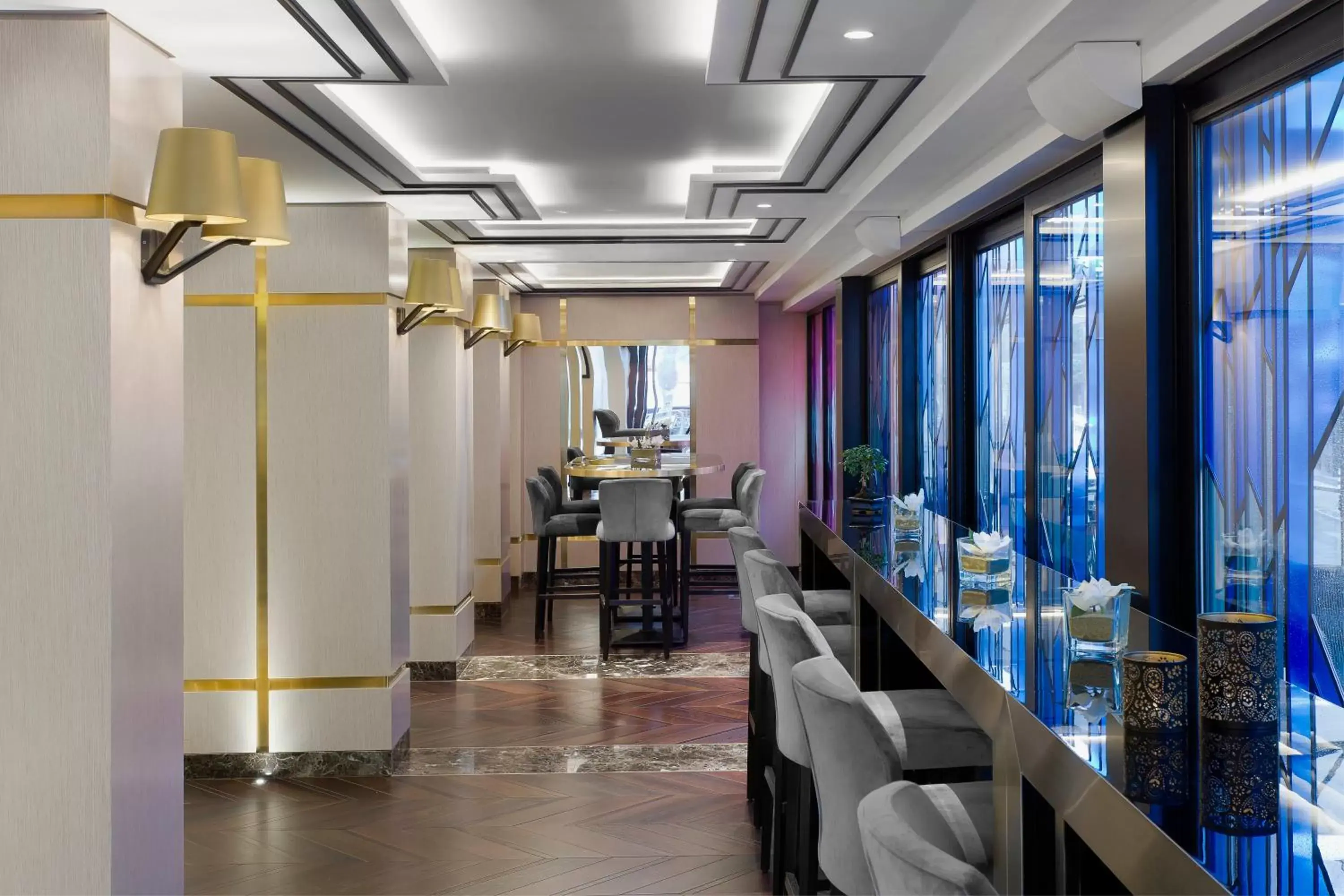 Lounge or bar, Restaurant/Places to Eat in InterContinental Sofia, an IHG Hotel