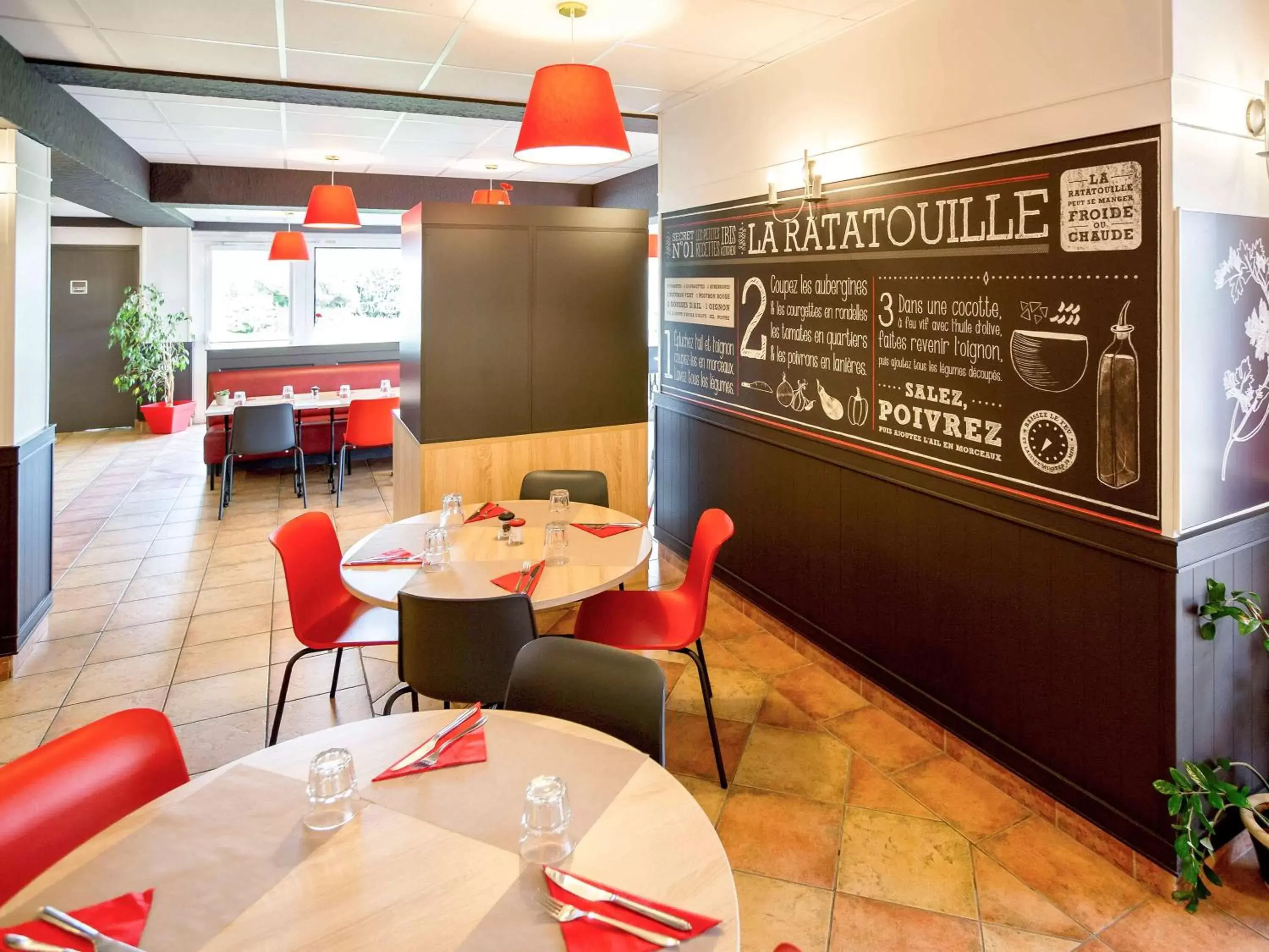 Restaurant/Places to Eat in ibis Cherbourg La Glacerie