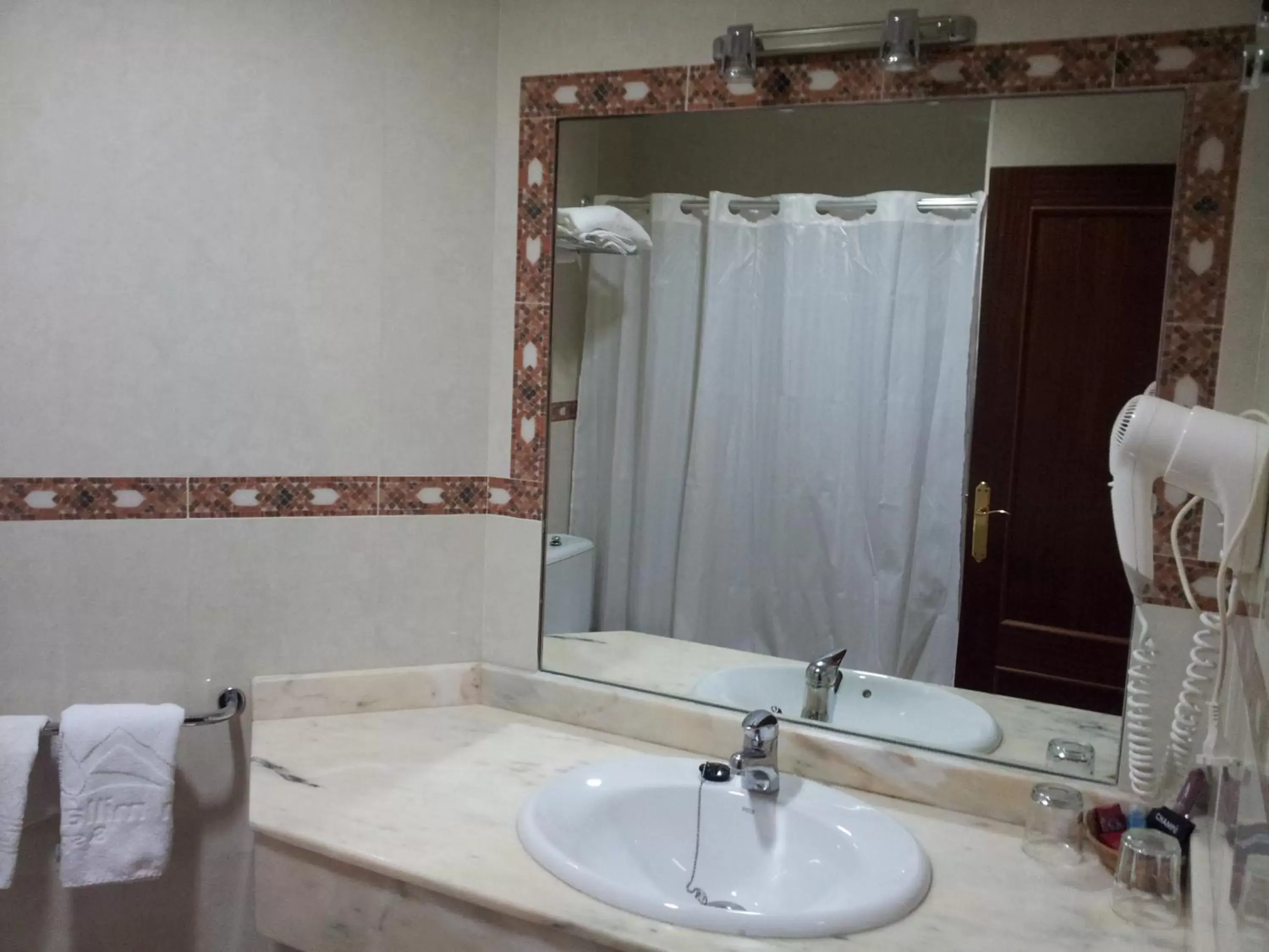 Bathroom in Hotel San Millán