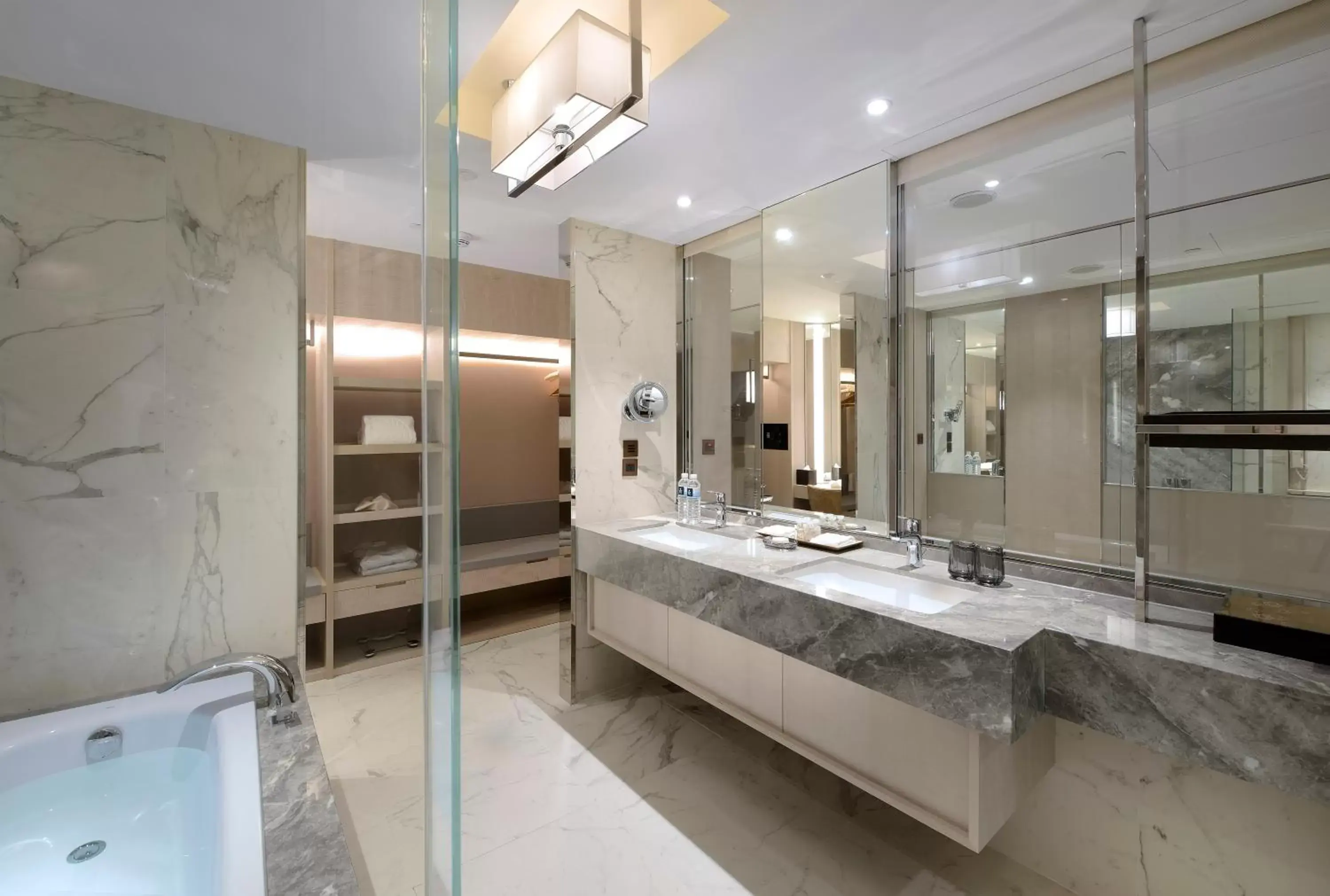 Bathroom in Caesar Park Hotel Banqiao