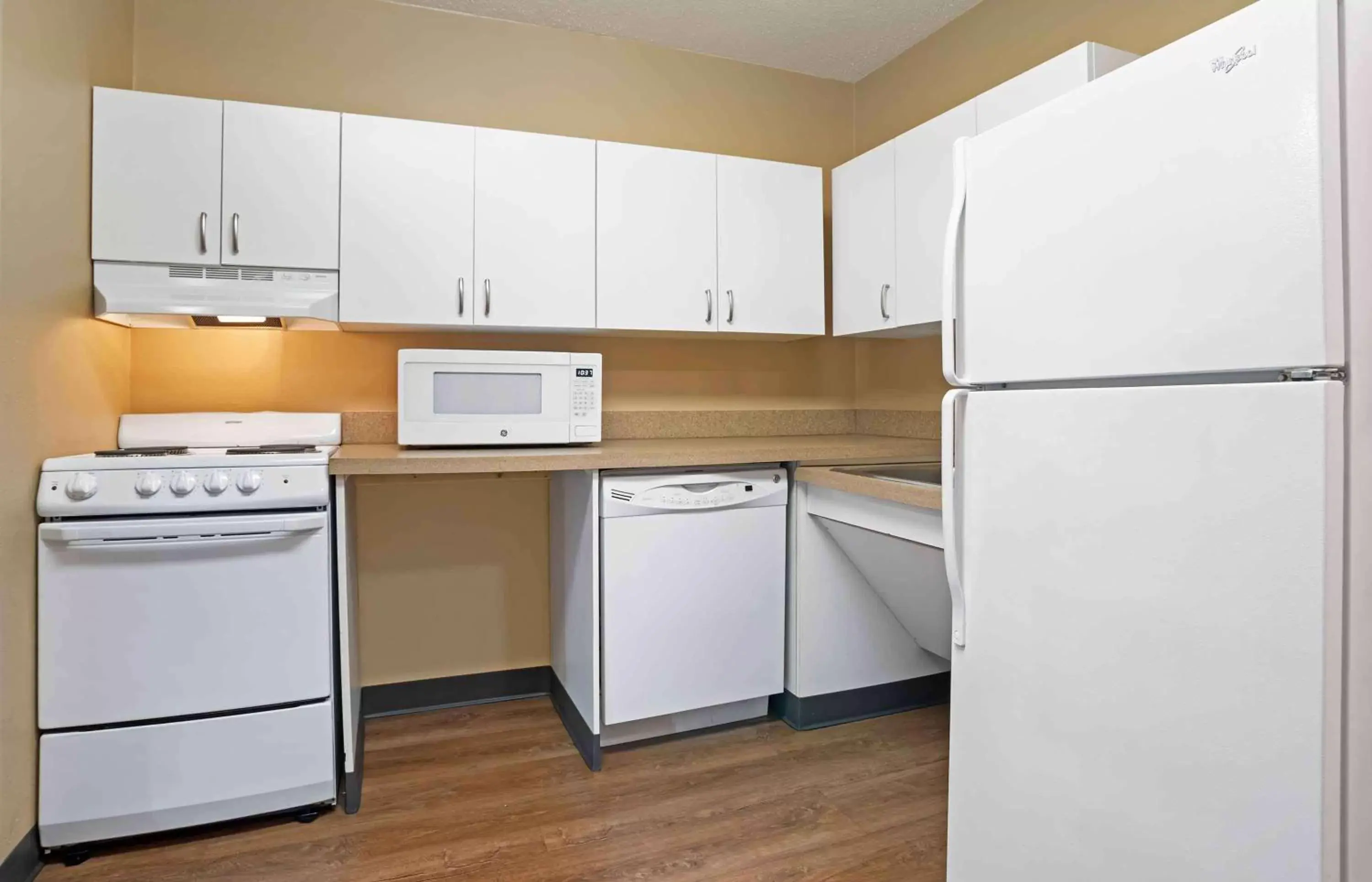 Bedroom, Kitchen/Kitchenette in Extended Stay America Suites - Tallahassee - Killearn