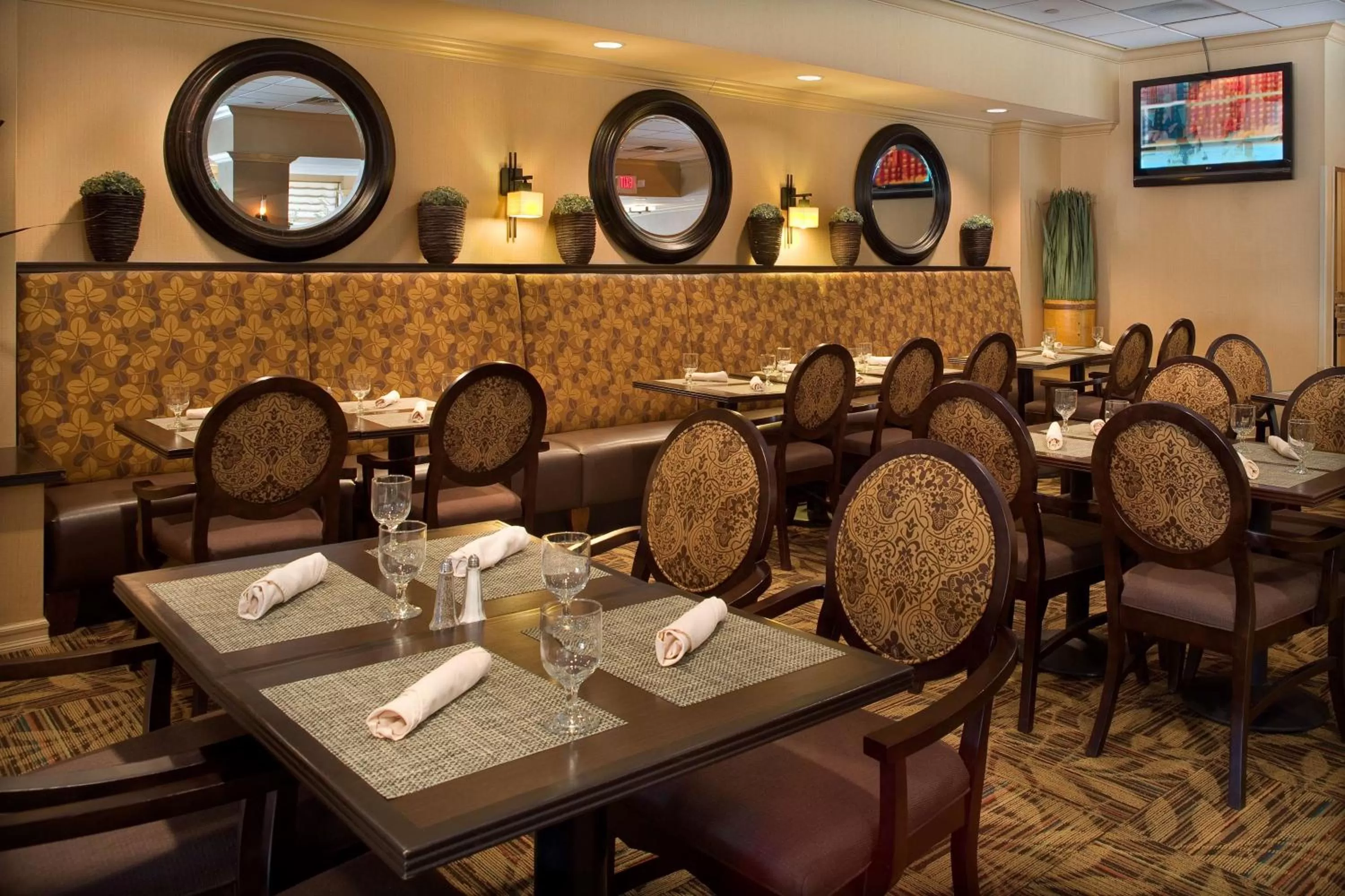 Restaurant/places to eat in DoubleTree by Hilton Washington Meadow Lands Casino Area