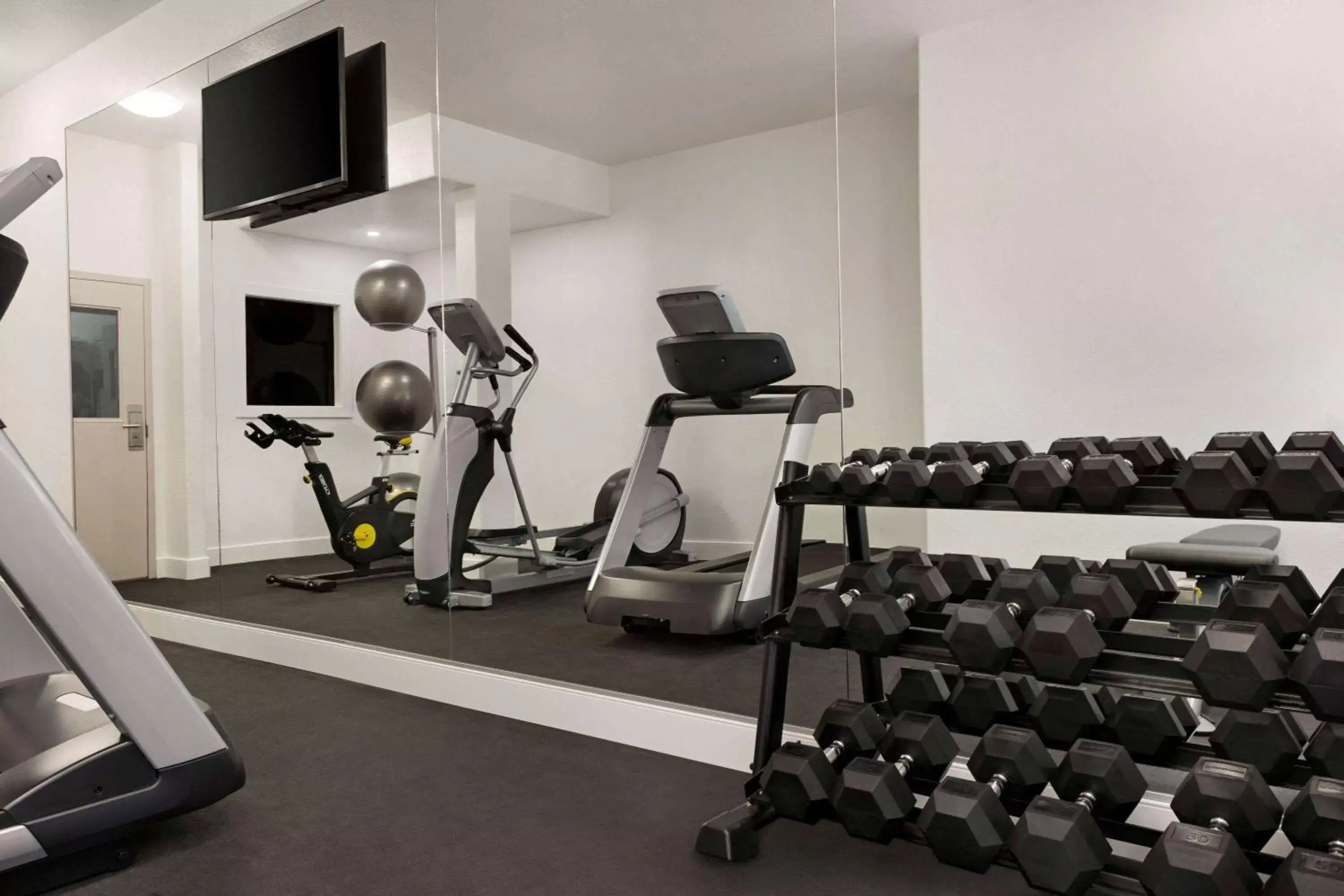 Fitness centre/facilities, Fitness Center/Facilities in Super 8 by Wyndham Calgary Shawnessy Area