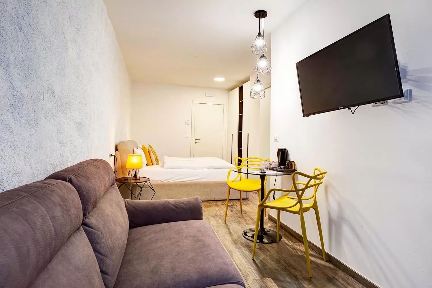 Photo of the whole room in Arcadia Rooms