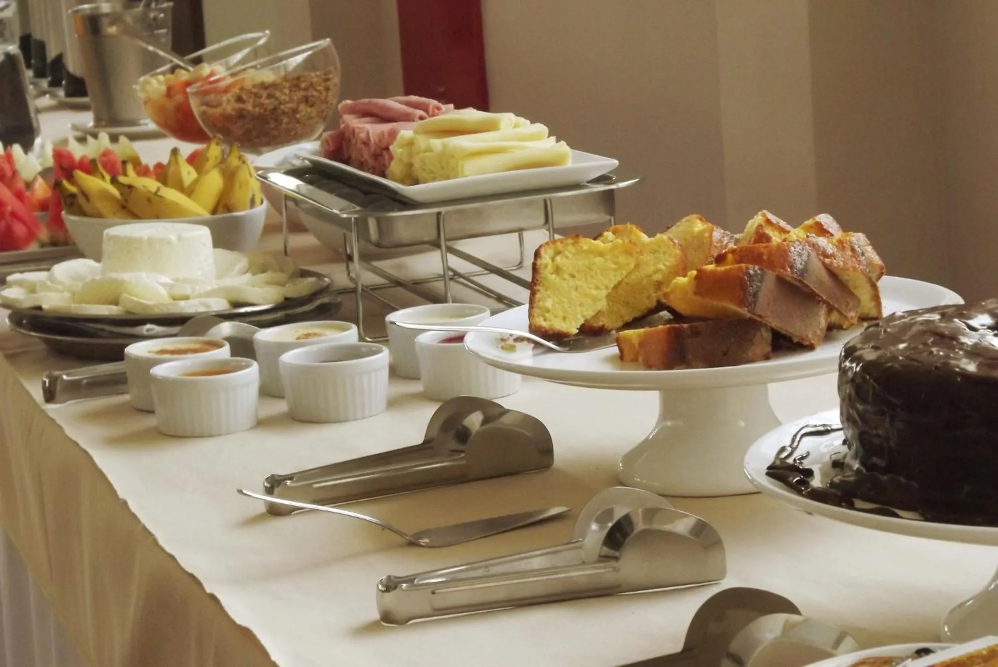 Food and drinks in Hotel Metropole