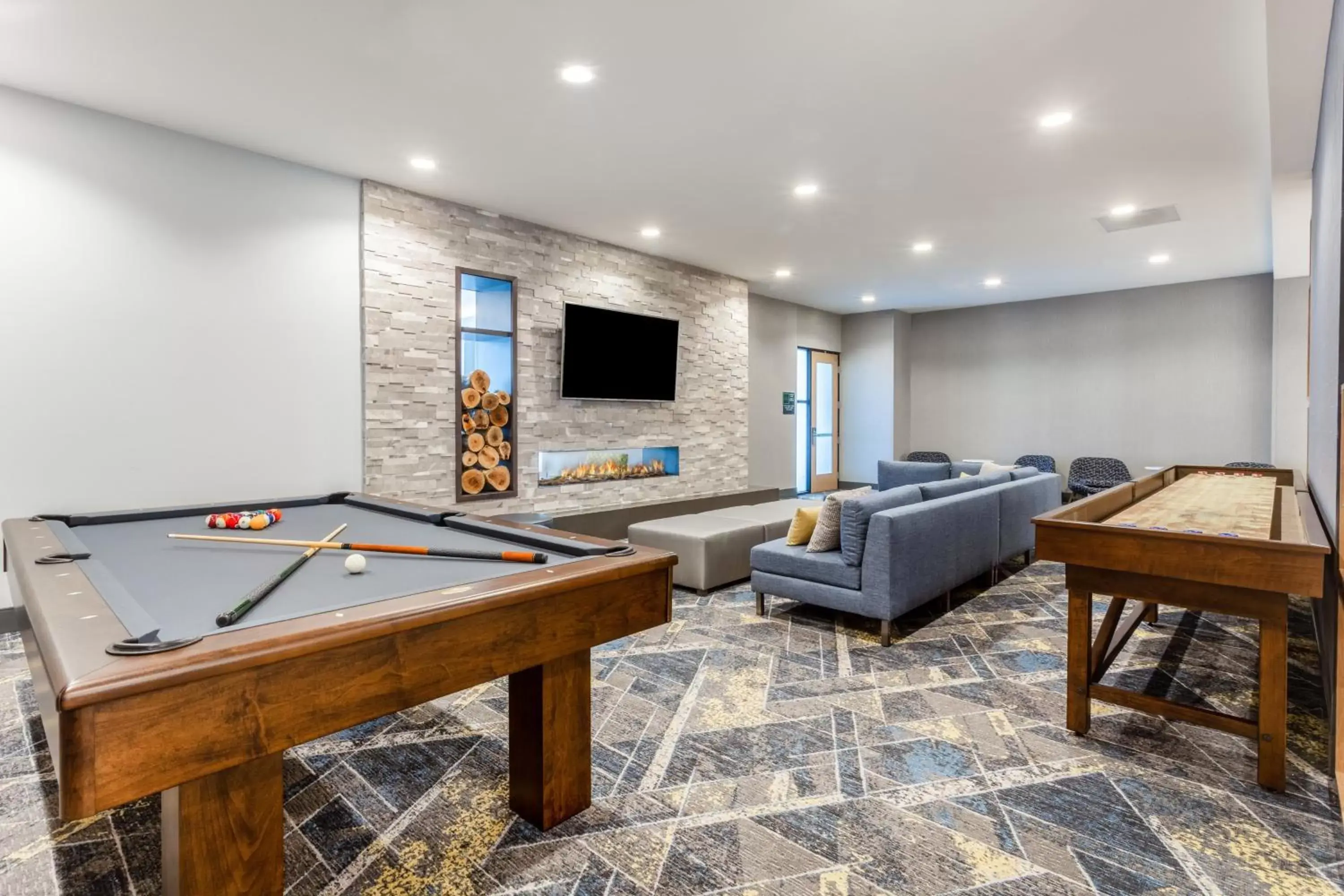 Game Room, Billiards in Holiday Inn & Suites Cedar Falls-Waterloo Event Ctr, an IHG Hotel