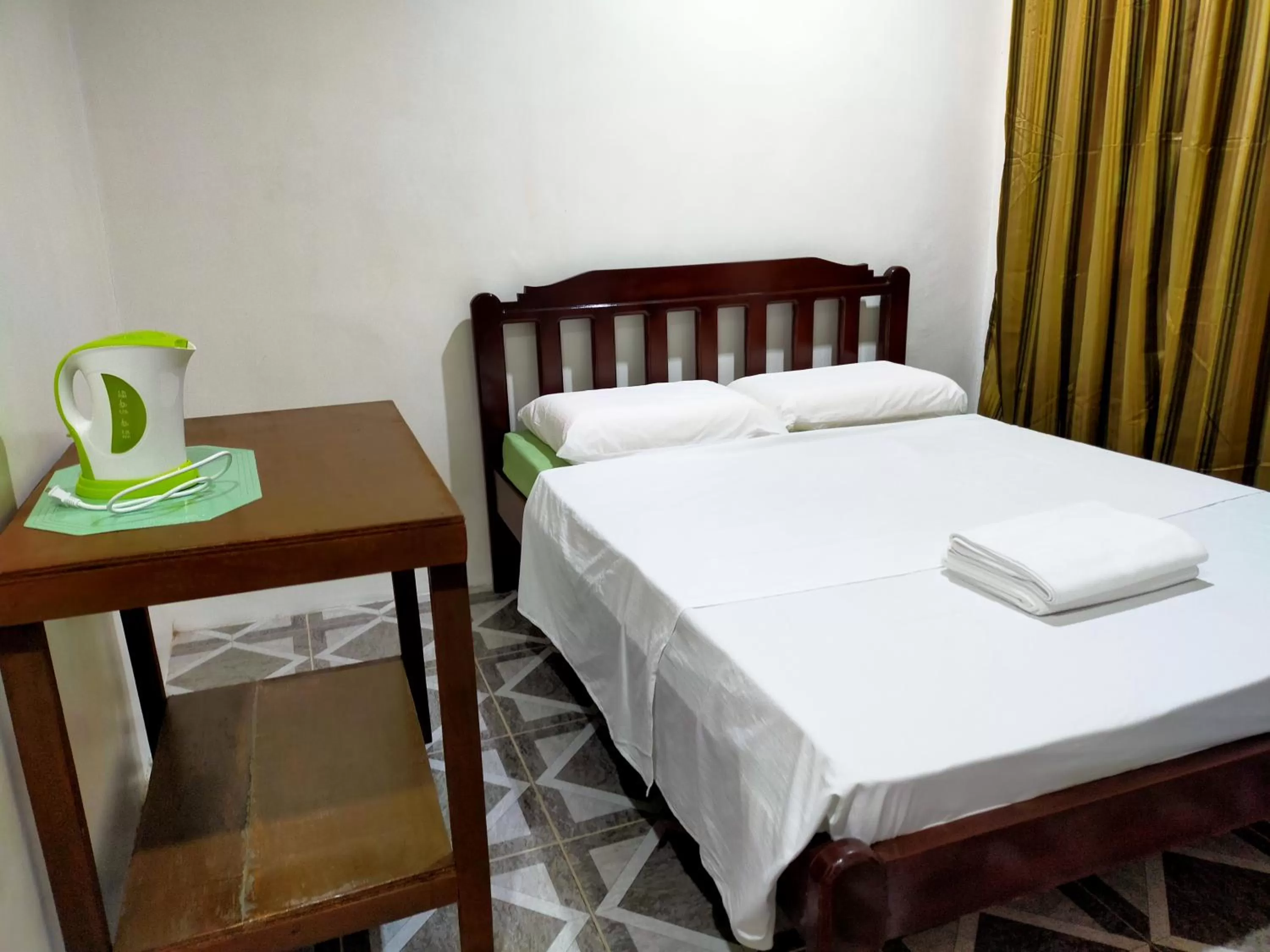 Bed in Pacifico Seaside Lodge