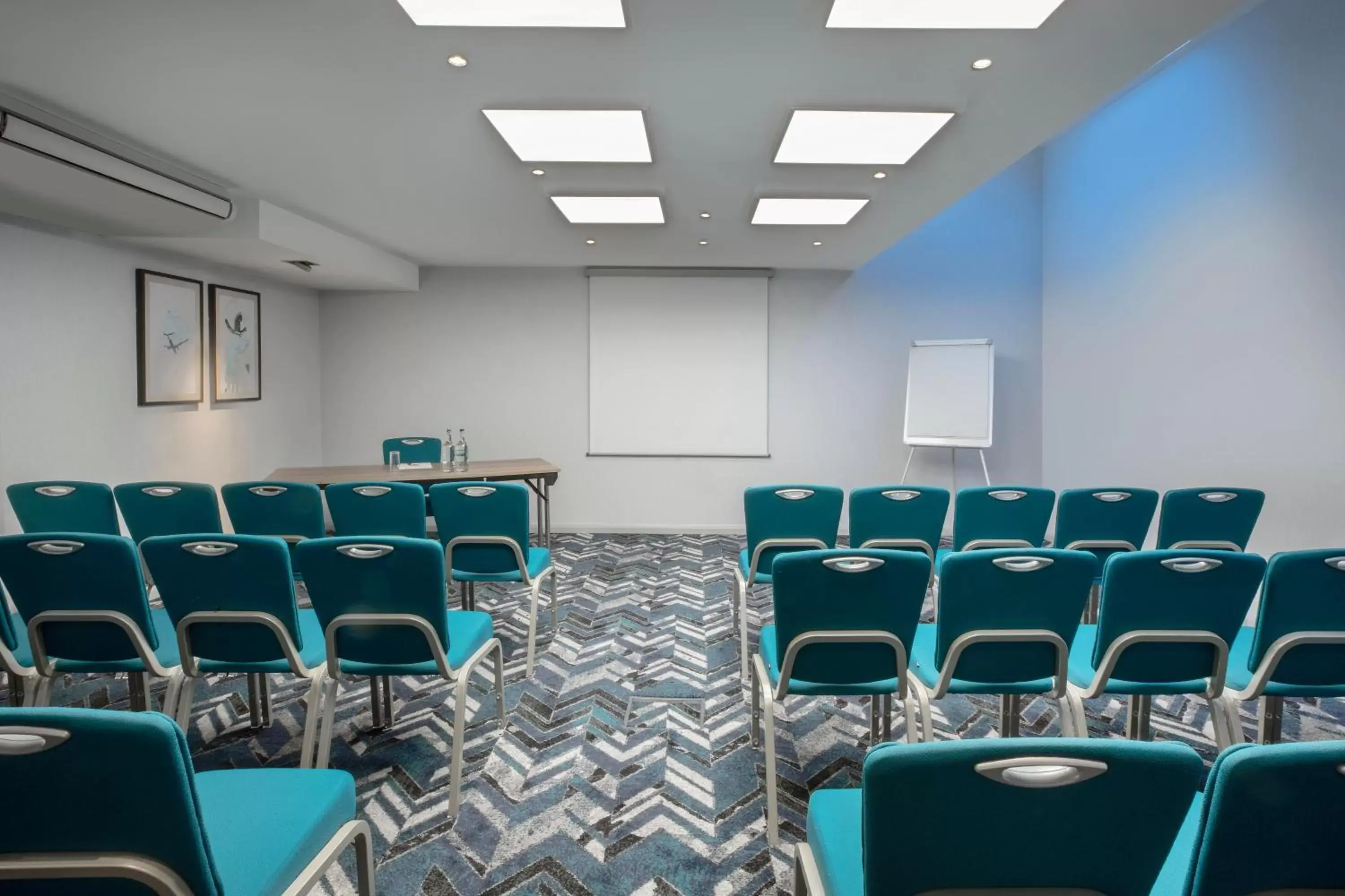 Meeting/conference room in Leonardo London Heathrow Airport