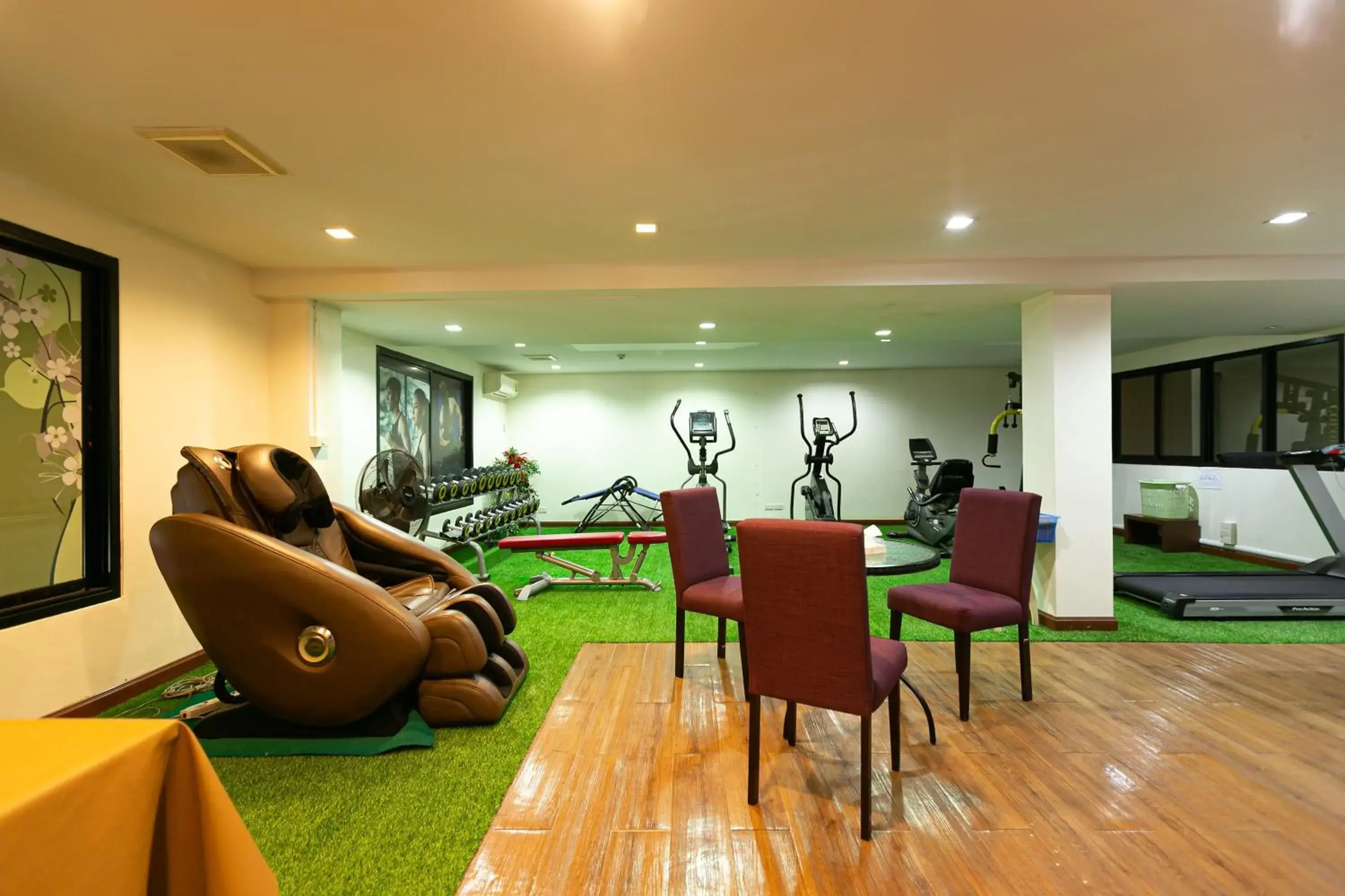 Fitness centre/facilities in Grand Ratchapruek Hotel