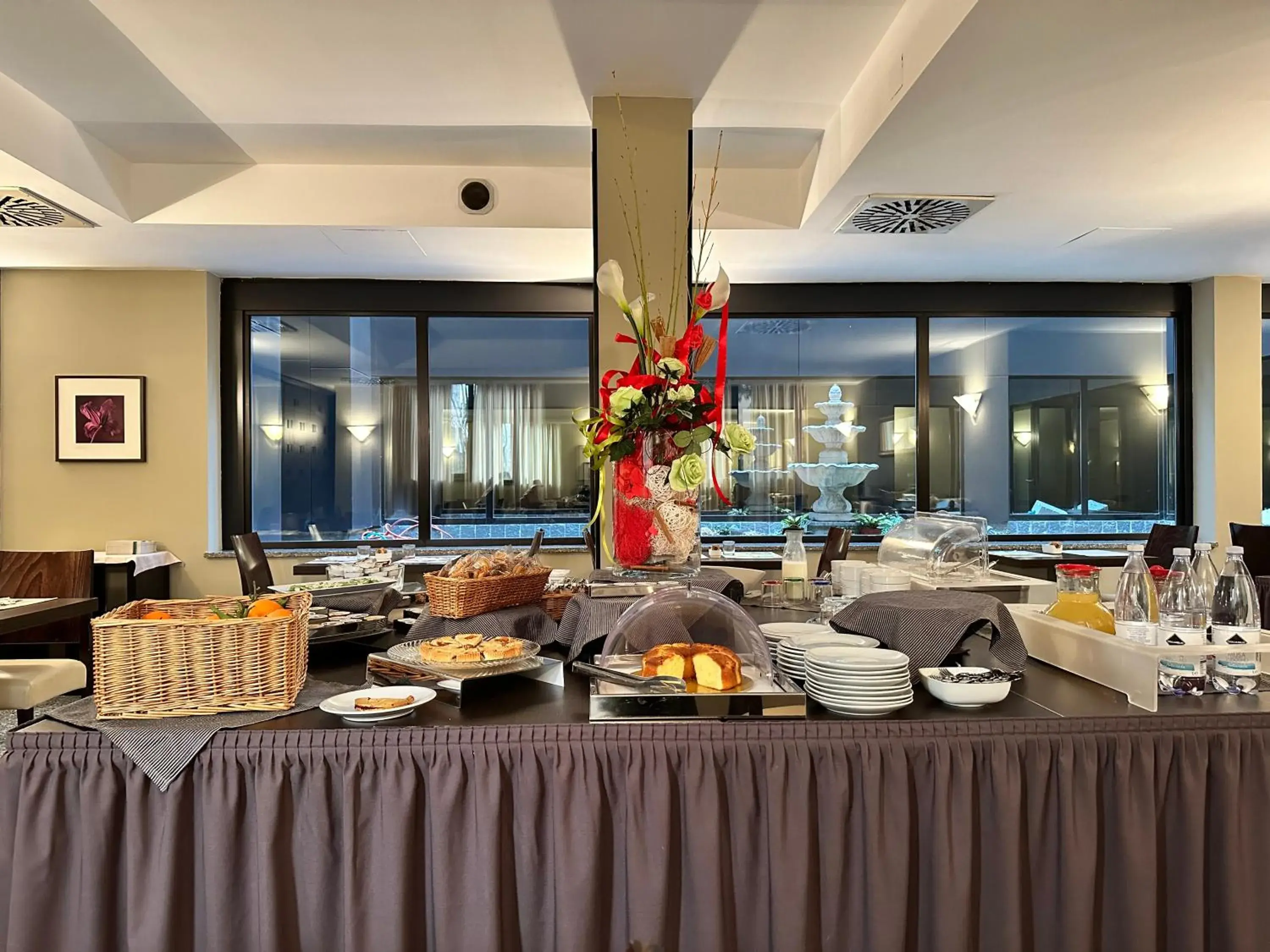 Breakfast, Restaurant/Places to Eat in c-hotels Comtur