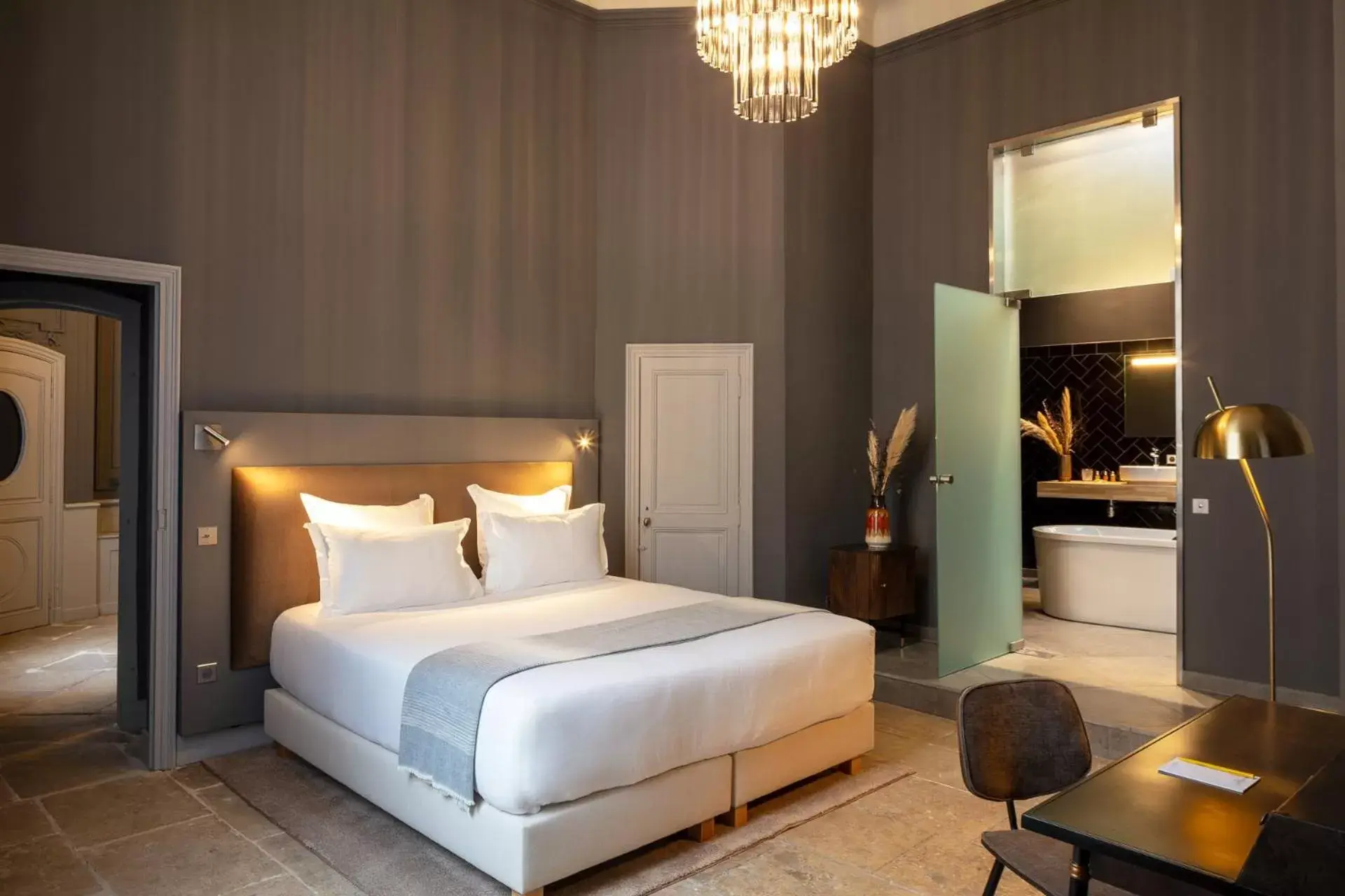 Bedroom, Bed in Margaret - Hôtel Chouleur