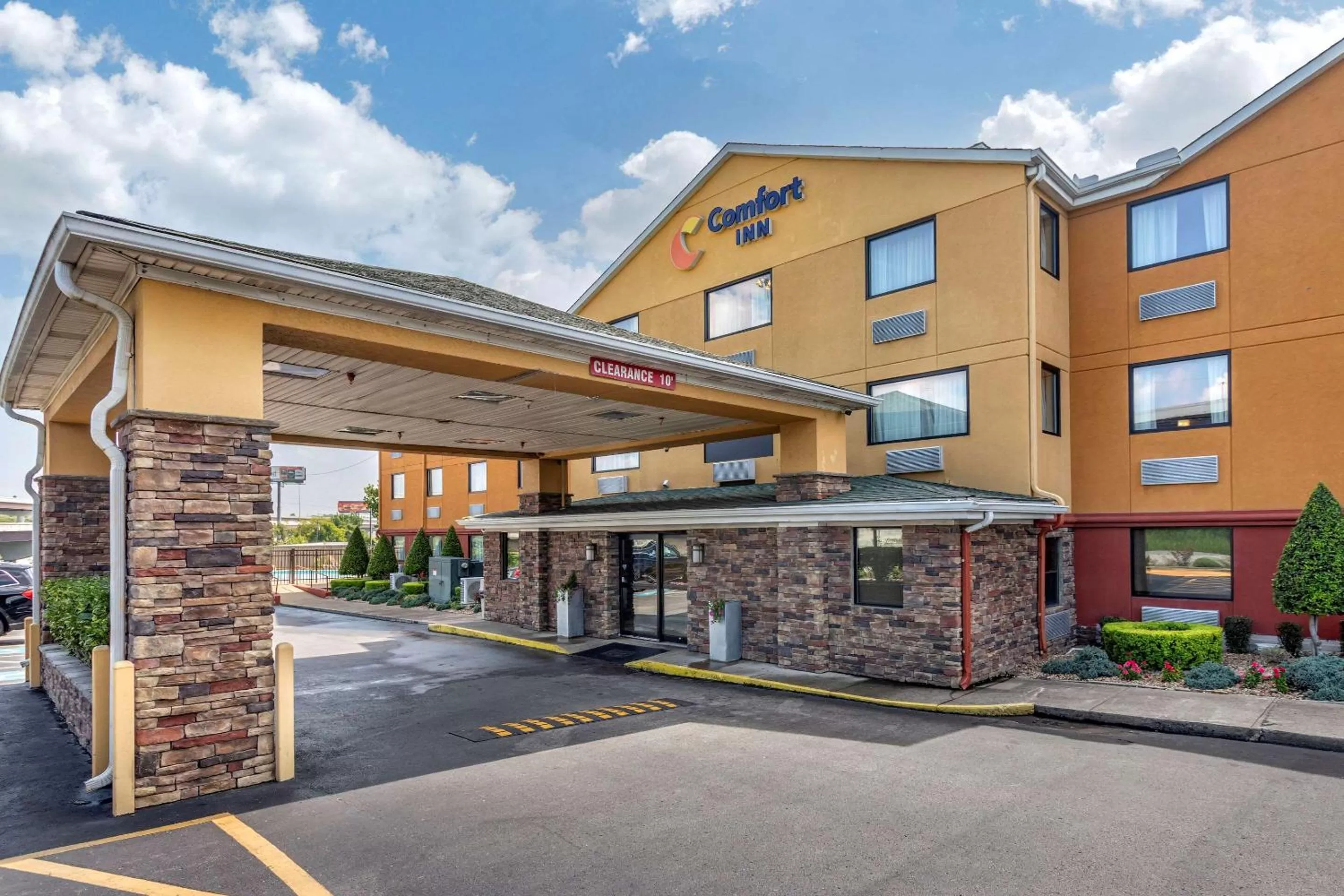 Property building in Comfort Inn Nashville West
