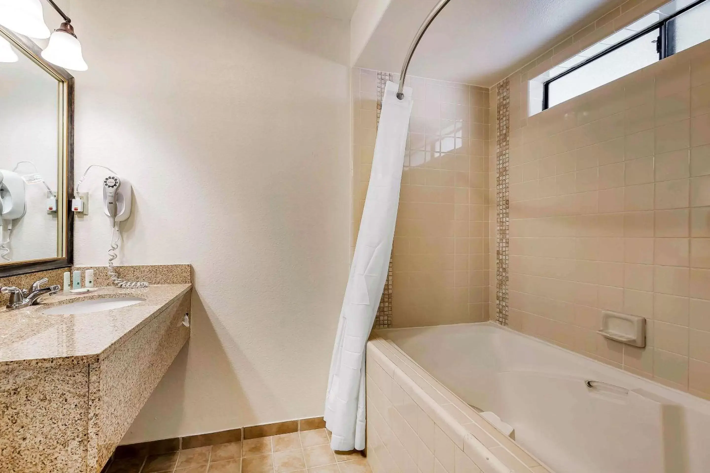 Photo of the whole room in Quality Inn Fallbrook I-15 Photo of the whole room in Quality Inn Fallbrook I-15