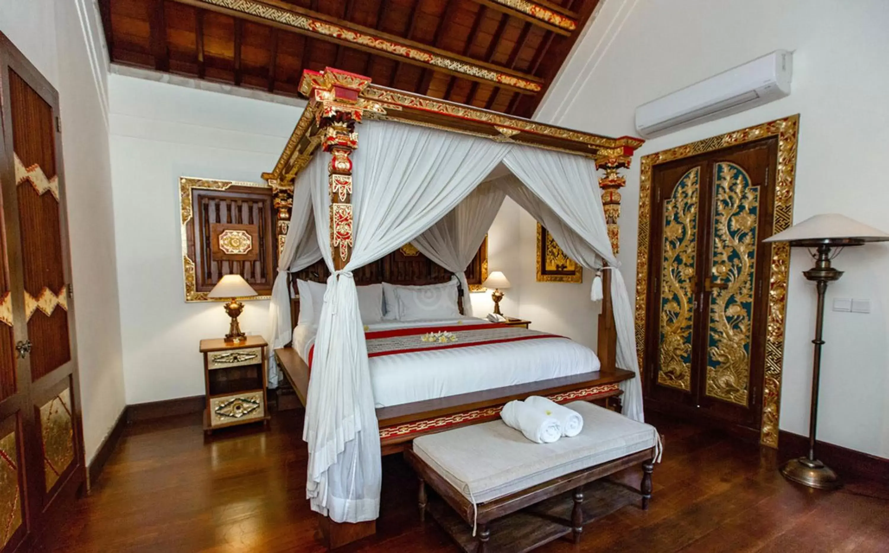 Bed in Dwaraka The Royal Villas Bed in Dwaraka The Royal Villas