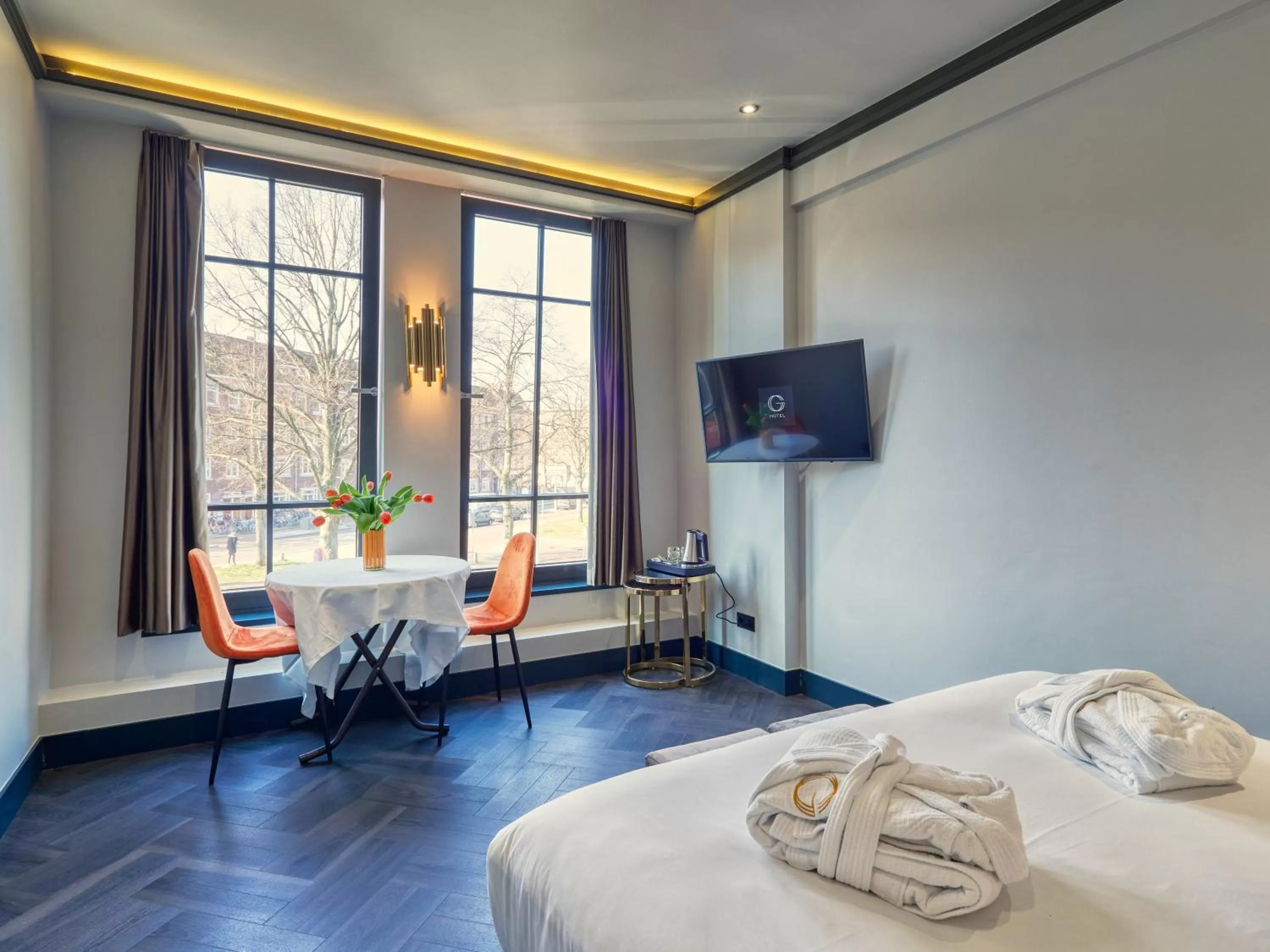 Photo of the whole room, Bed in Triple G Hotels