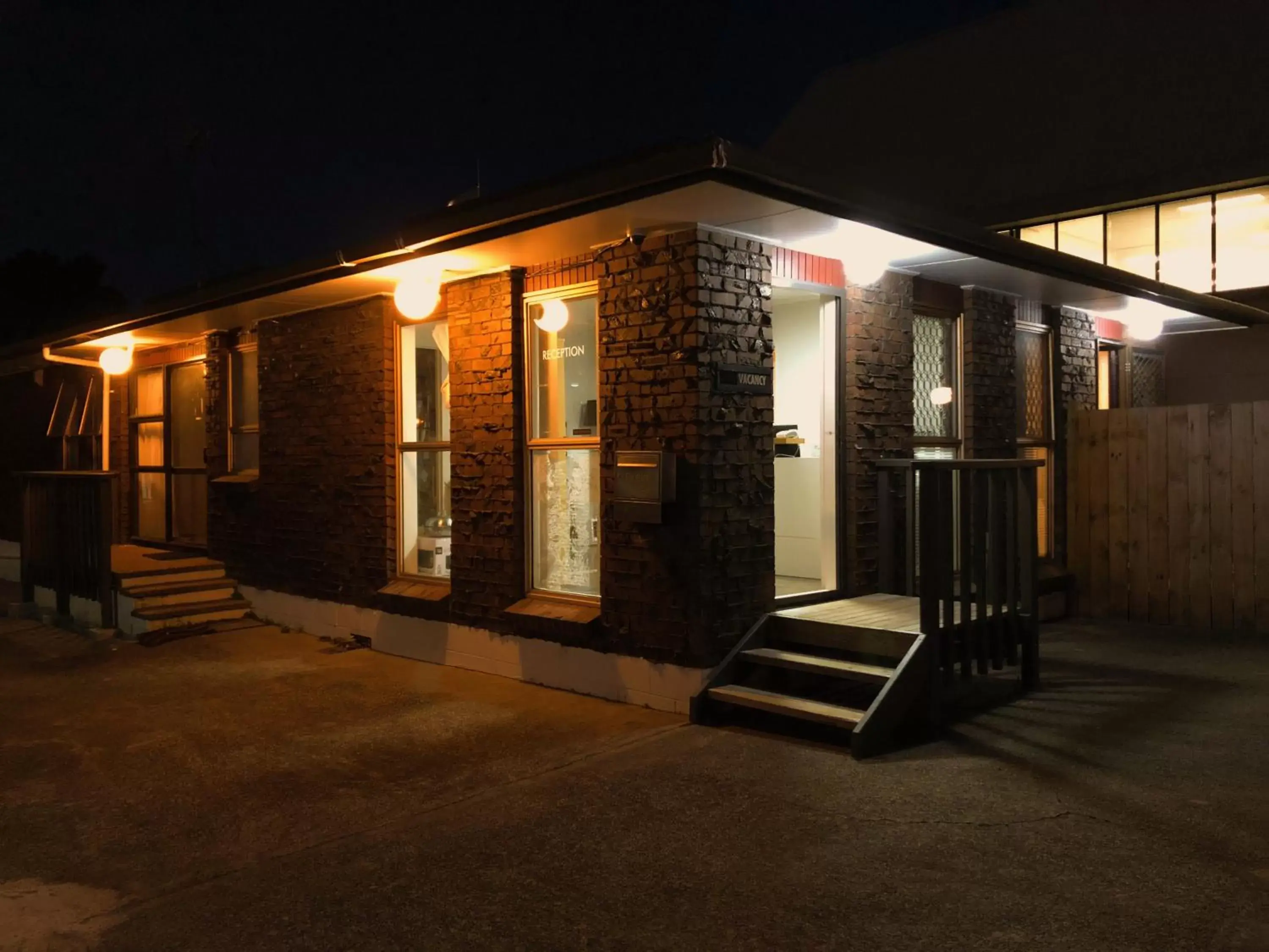 Facade/entrance in Pupuke Manor Motel