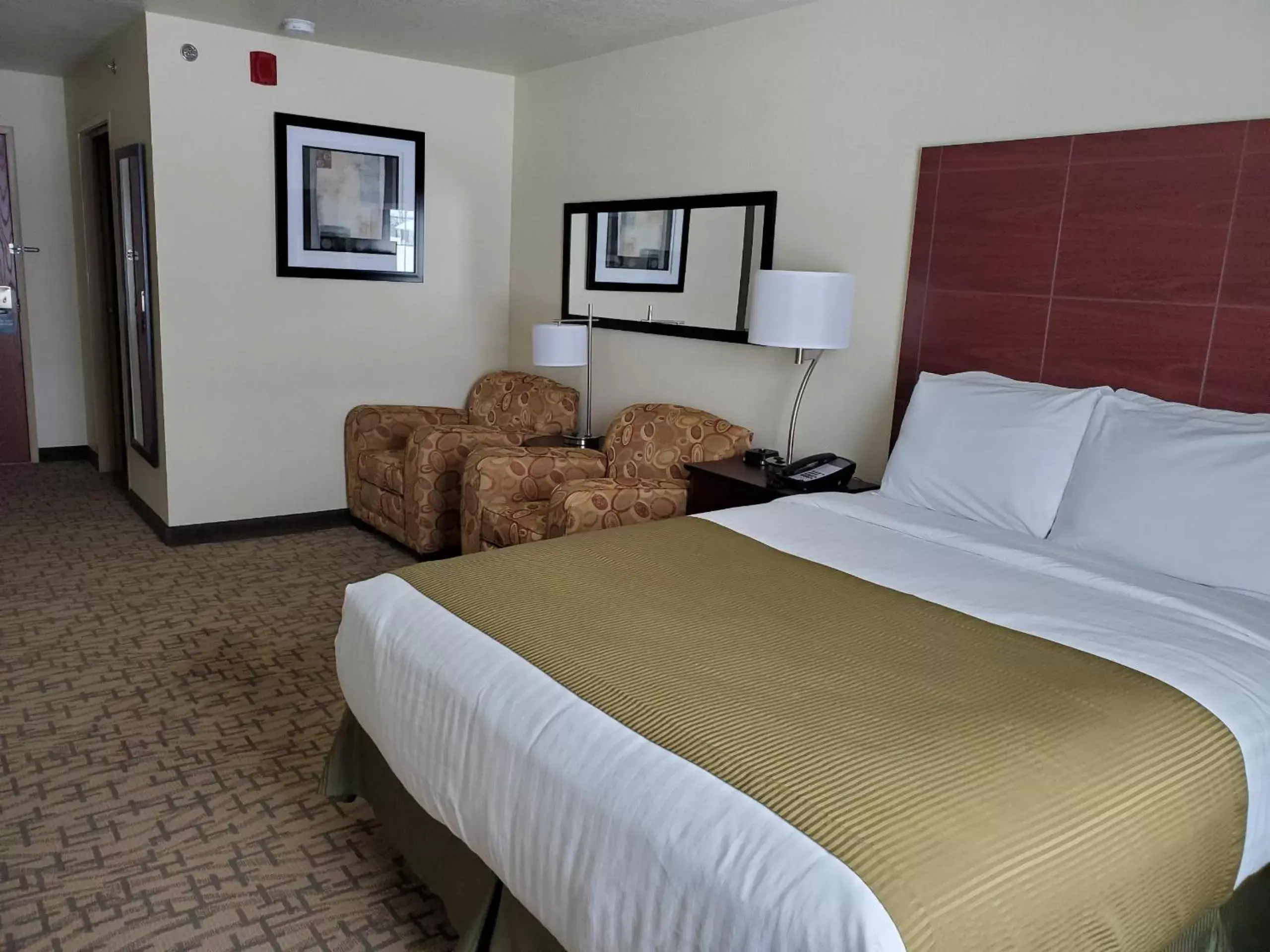 Bed in Cobblestone Inn & Suites - Barron