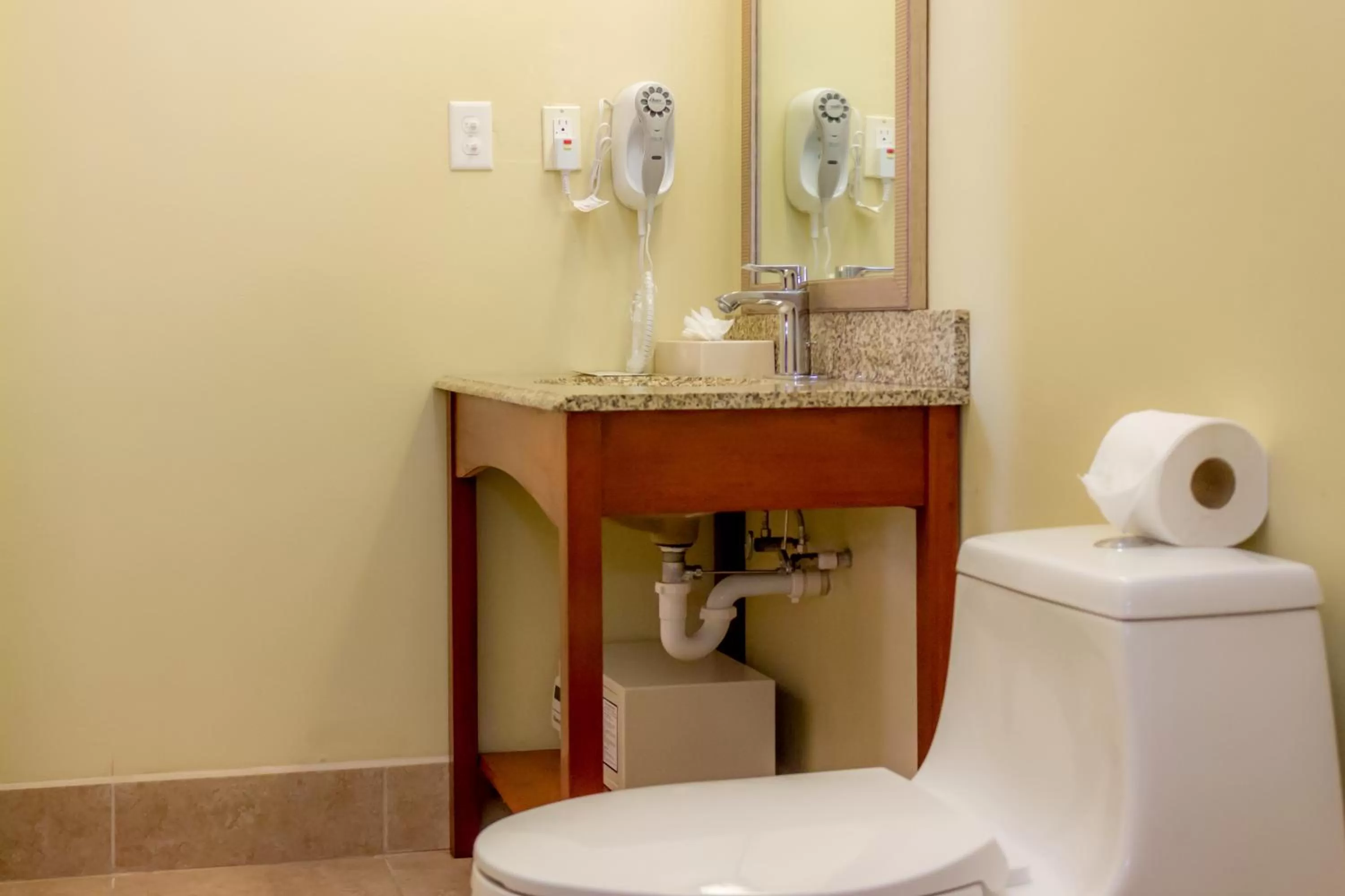 Toilet in Rolson Hotel