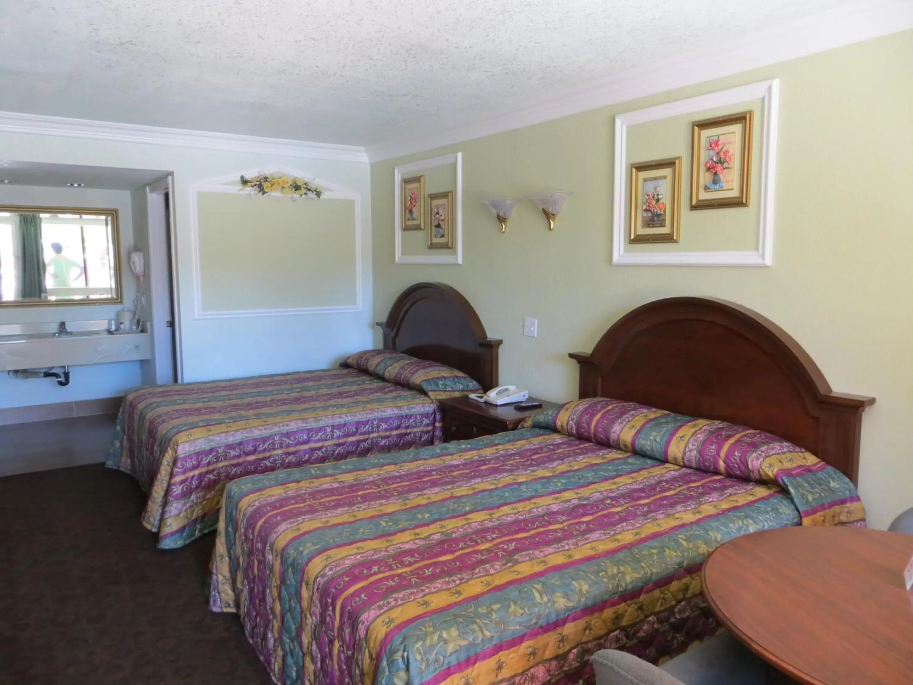 Photo of the whole room, Bed in Azusa Inn