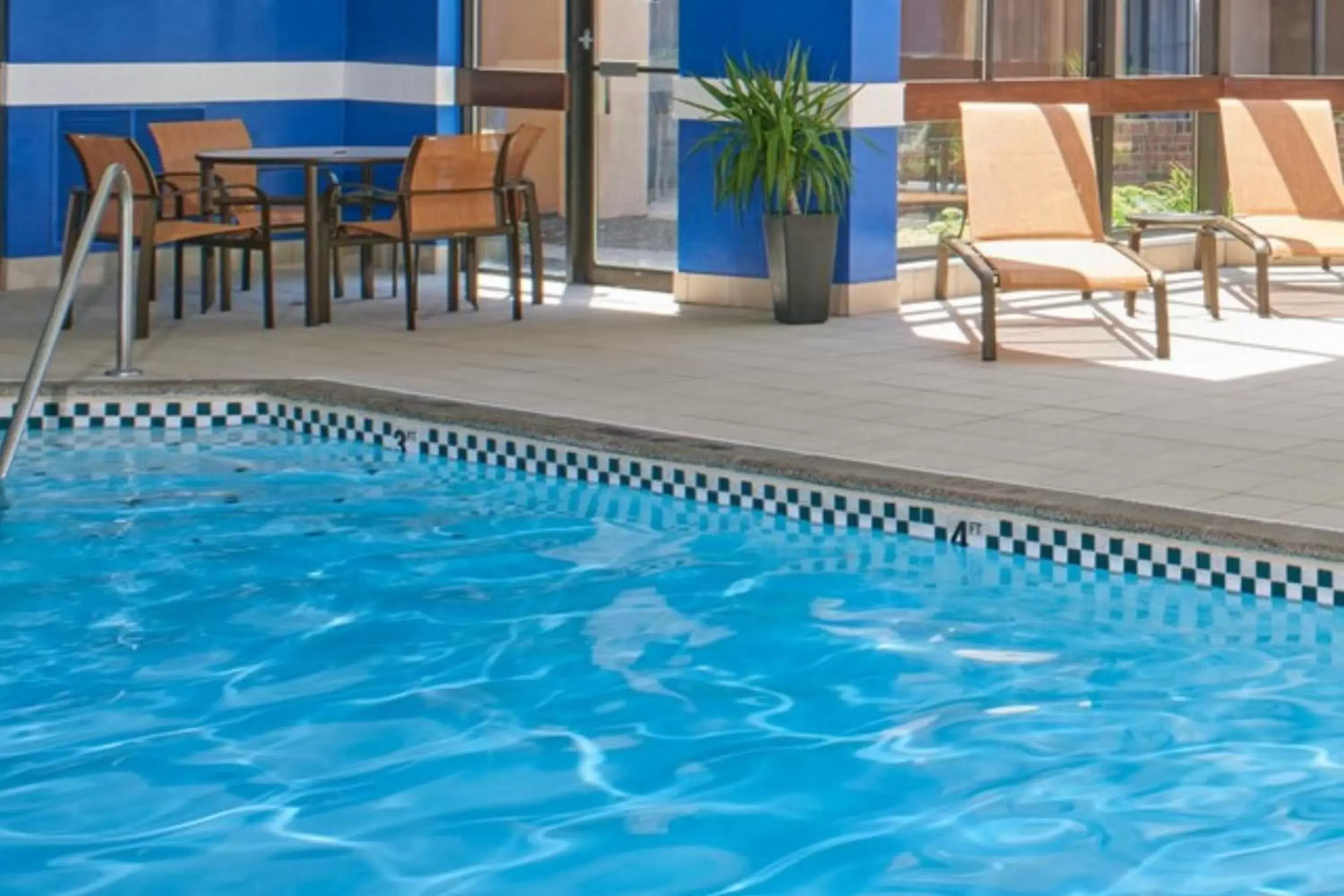 Swimming Pool in Courtyard by Marriott Detroit Livonia