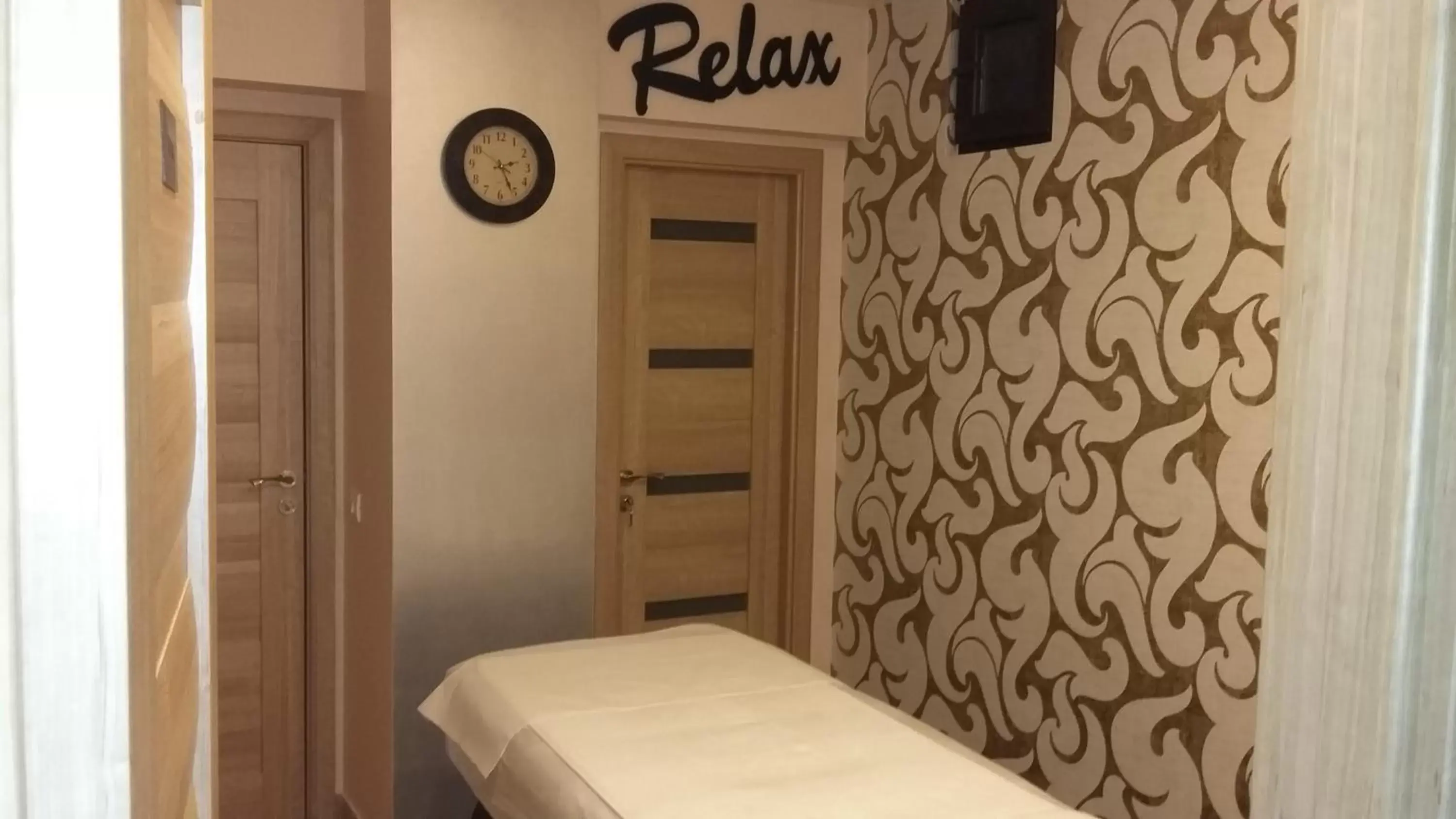 Massage, Bed in West Plaza Hotel