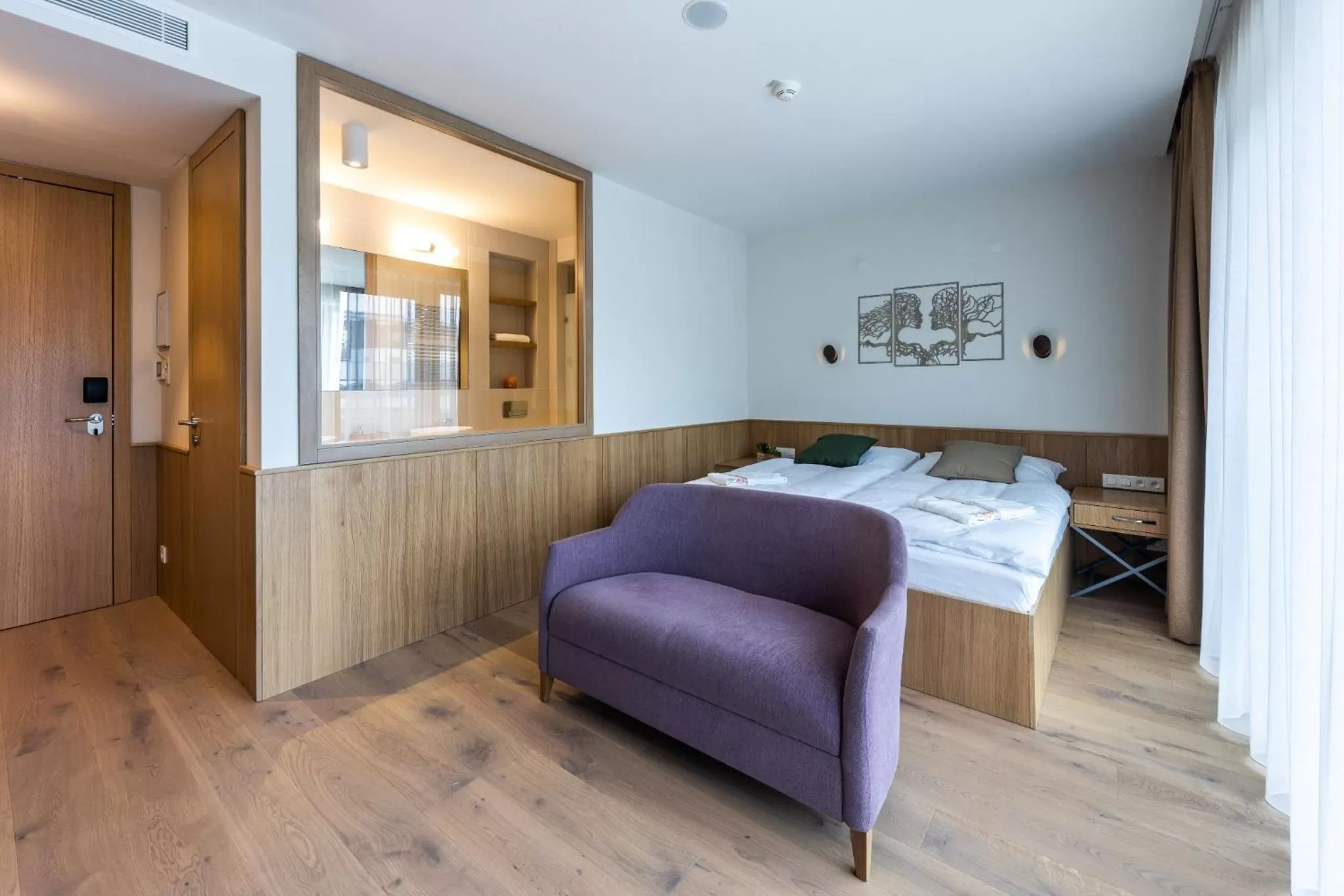 Photo of the whole room, Bed in RAJ zdravia