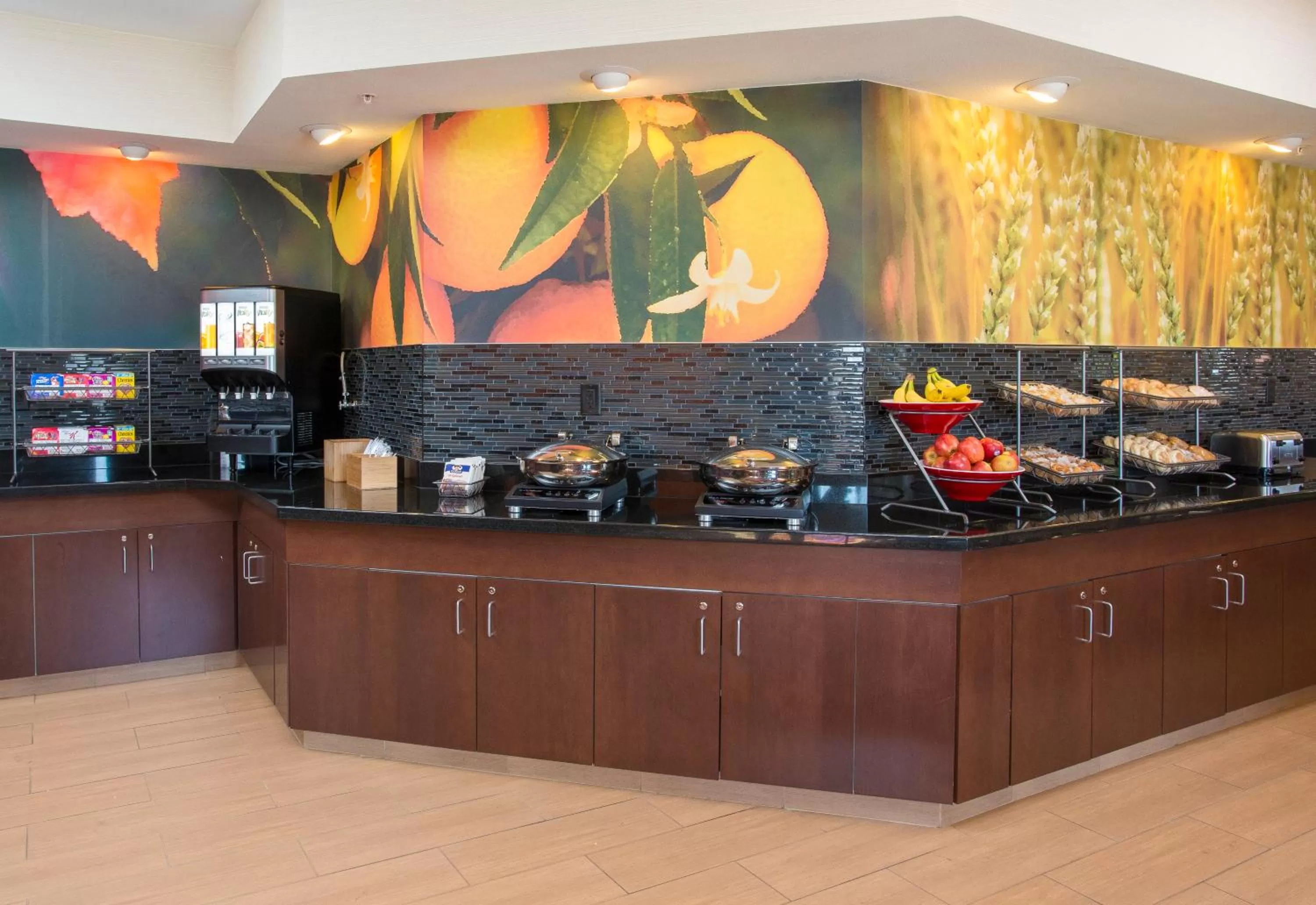 Food and drinks in Fairfield Inn & Suites by Marriott Quincy