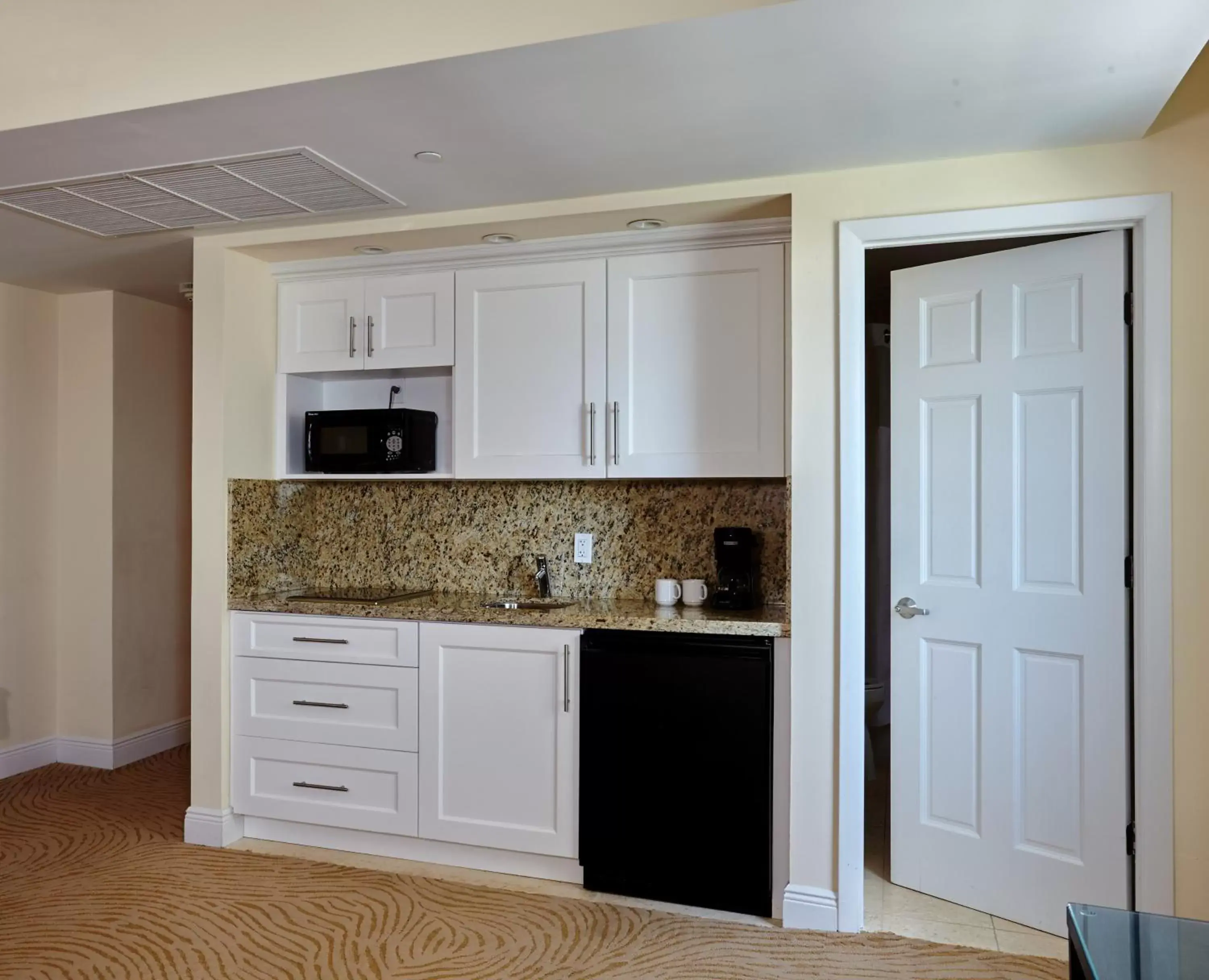 Kitchen or kitchenette, Kitchen/Kitchenette in Sea View Hotel
