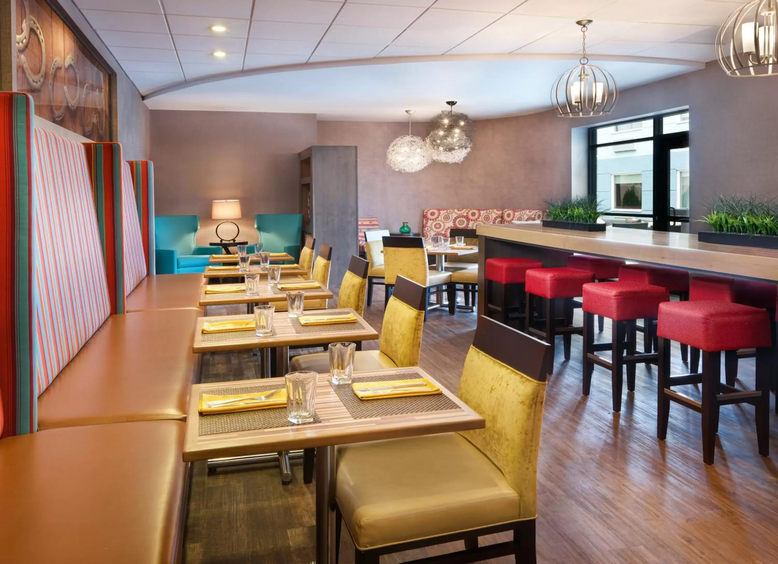 Lounge or bar, Restaurant/Places to Eat in Hotel Indigo Cleveland Beachwood, an IHG Hotel