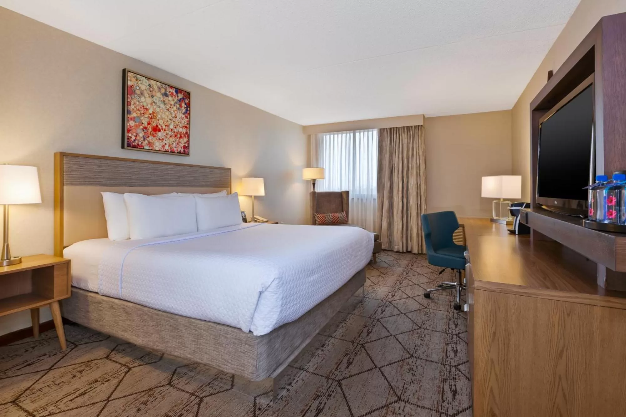 Bed in Crowne Plaza Columbus North - Worthington by IHG
