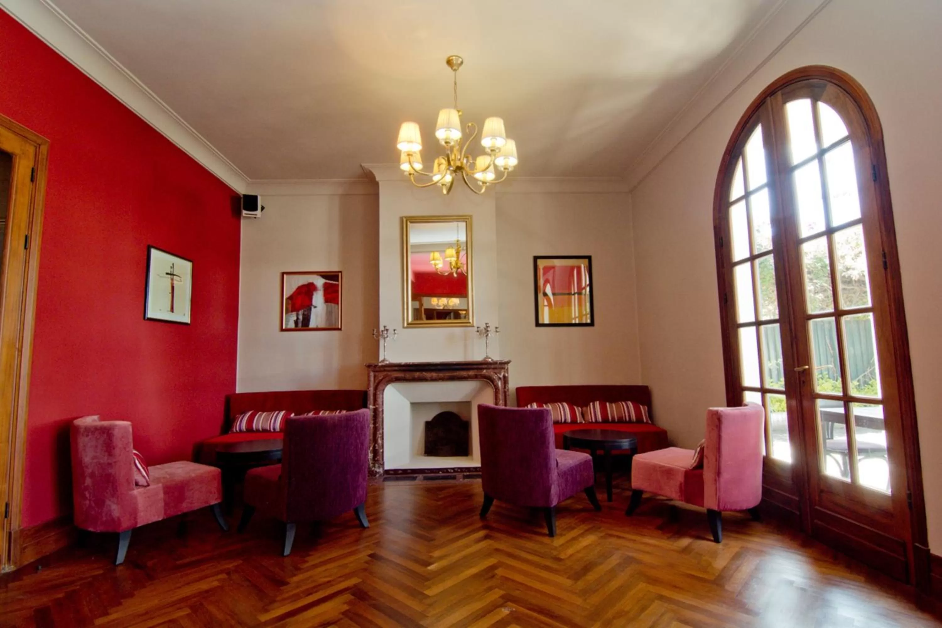 Lobby or reception in The Citizen