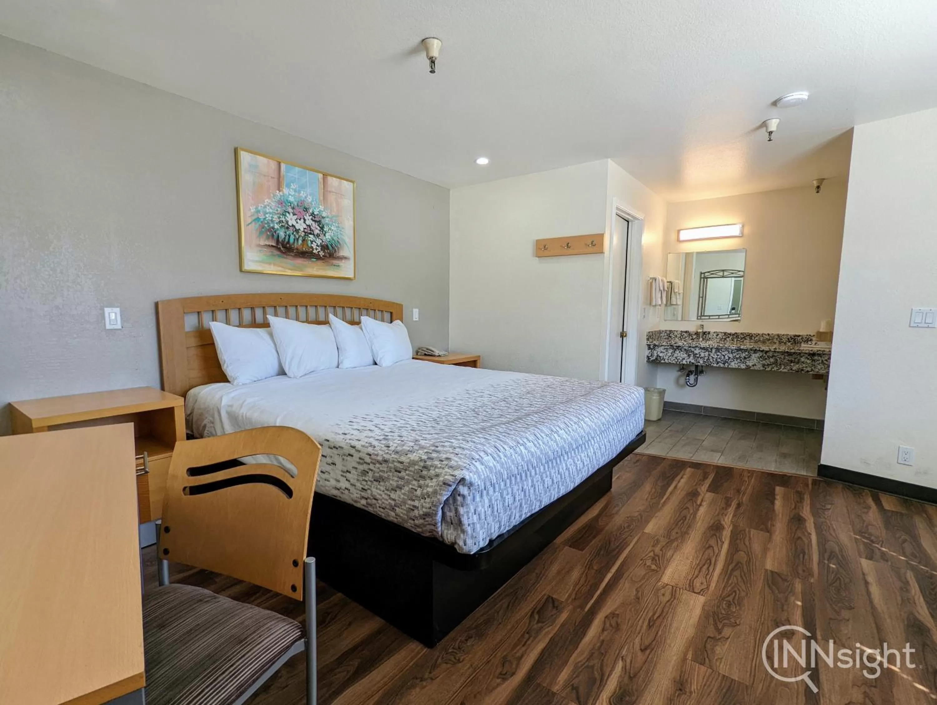 Photo of the whole room, Bed in Royal Inn