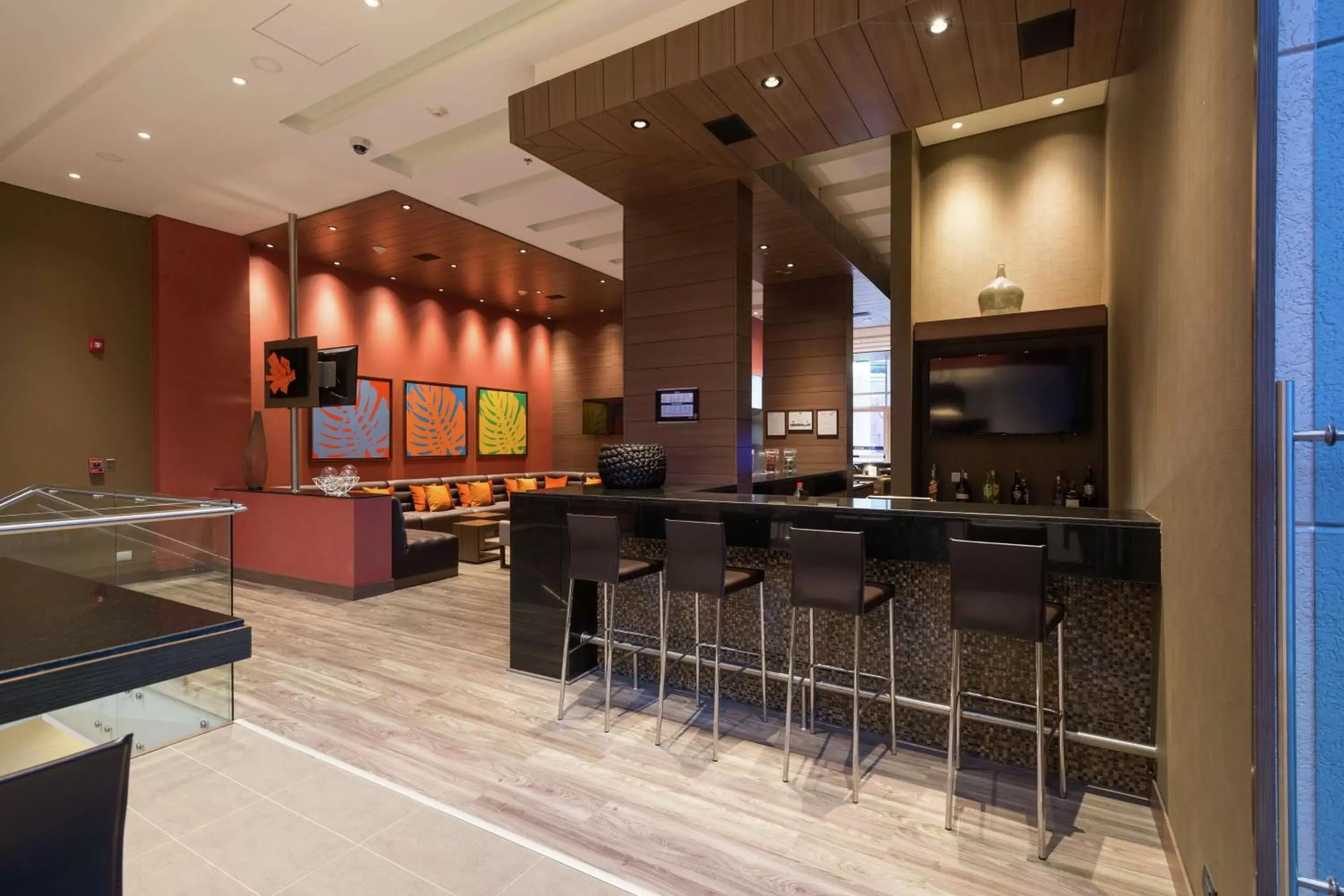 Lounge or bar, Lounge/Bar in Hampton by Hilton Bogota Usaquen